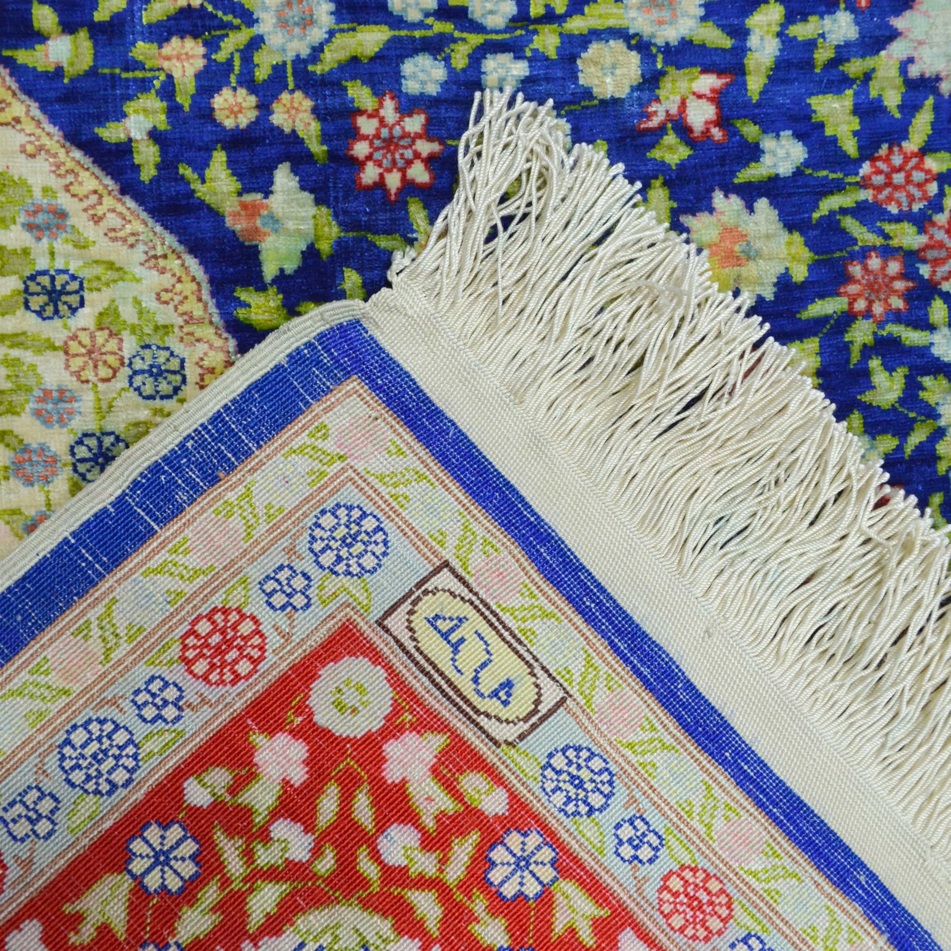 İpekten El Dokuma Çeşmi Bülbül Desenli Hereke Halısı 108x164 Cm