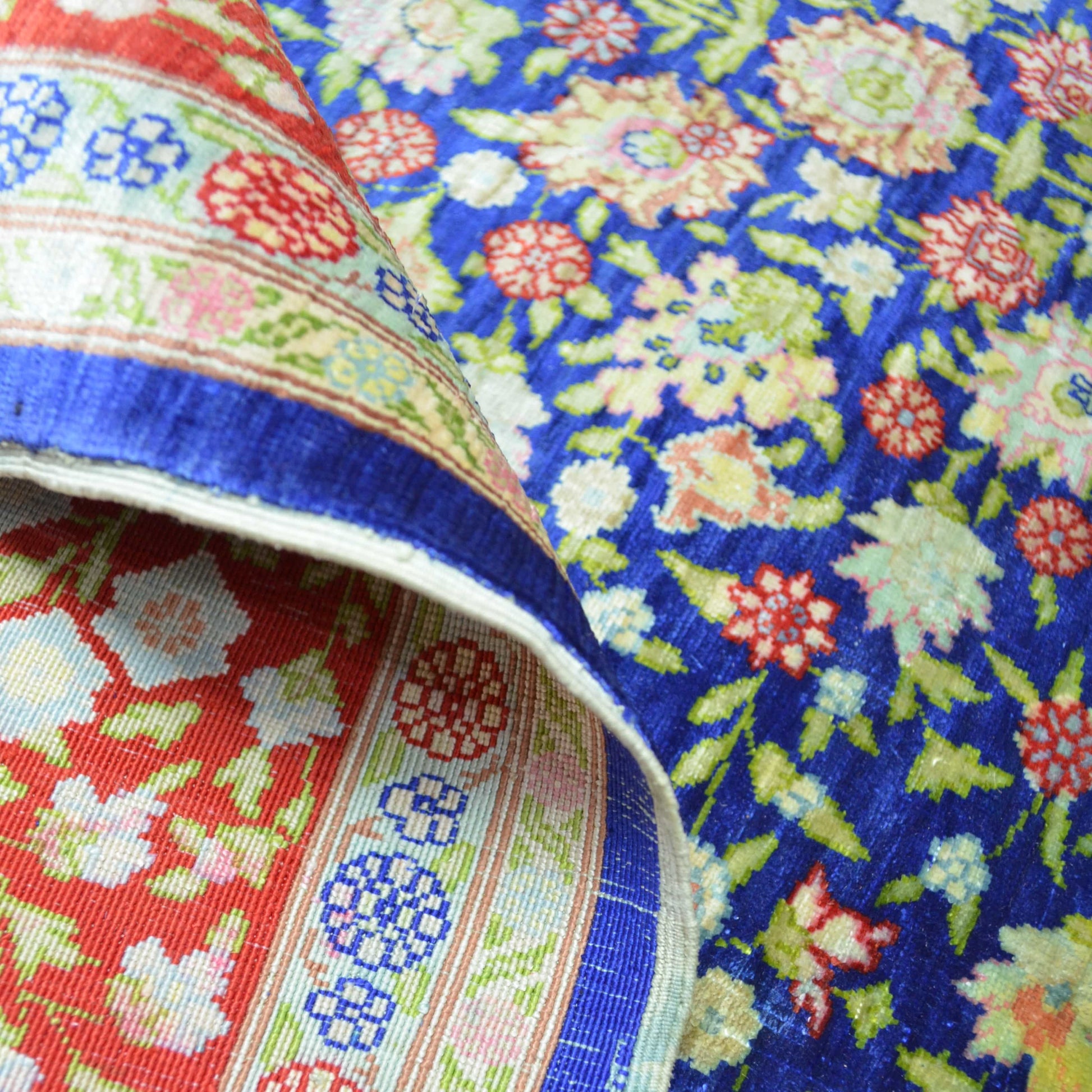 İpekten El Dokuma Çeşmi Bülbül Desenli Hereke Halısı 108x164 Cm