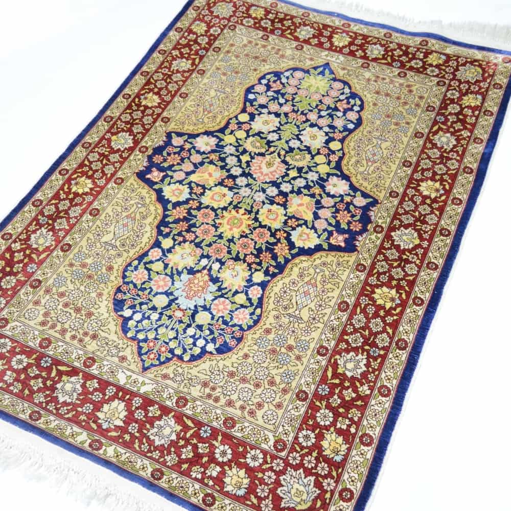 İpekten El Dokuma Çeşmi Bülbül Desenli Hereke Halısı 85x124 Cm