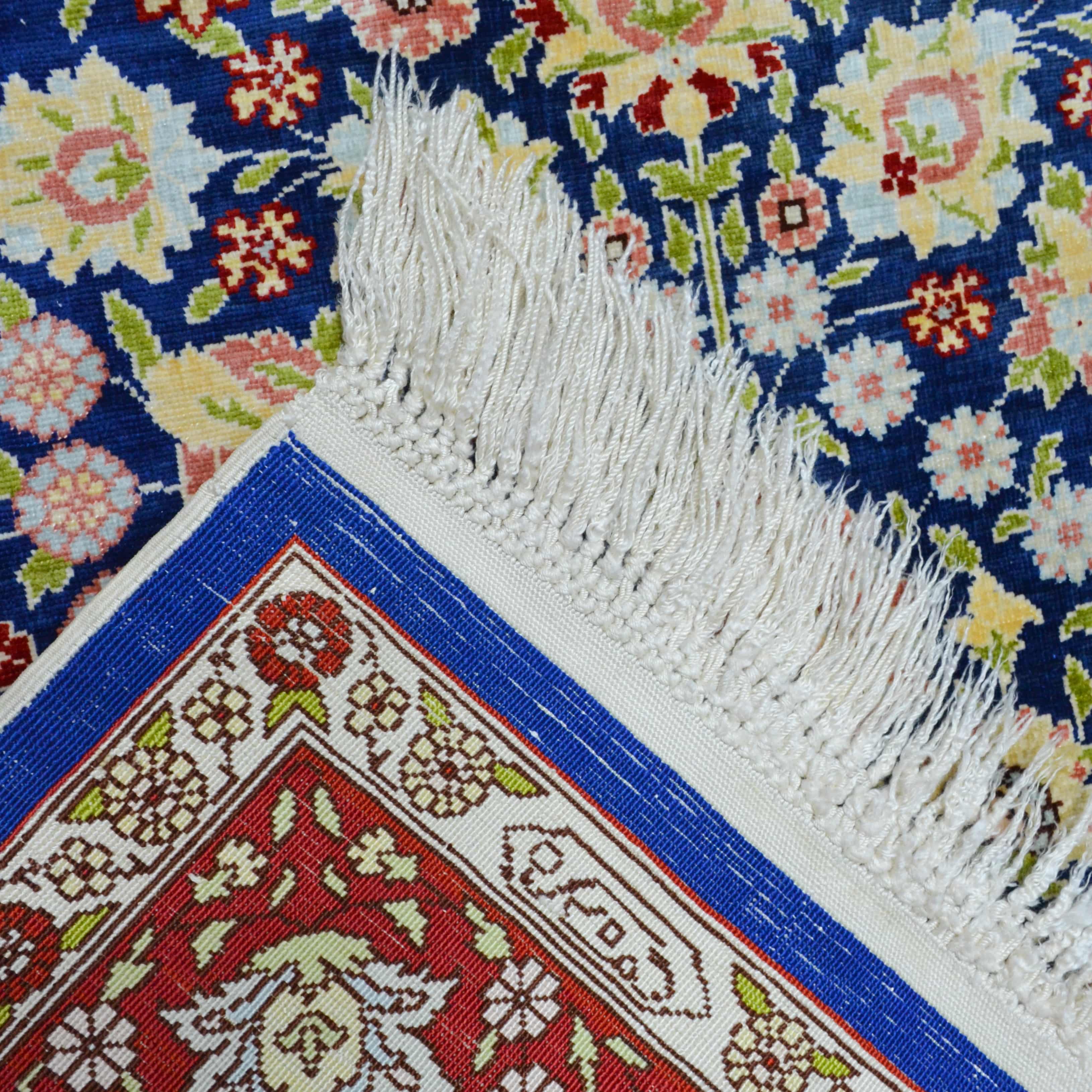 İpekten El Dokuma Çeşmi Bülbül Desenli Hereke Halısı 85x124 Cm