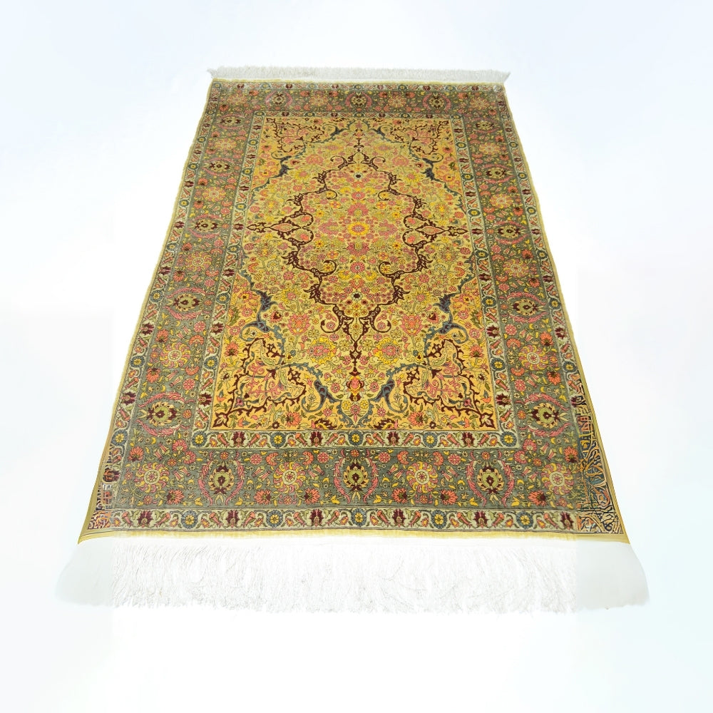 İpekten El Dokuma Madalyon Motifli Hereke Halısı 106x164 Cm
