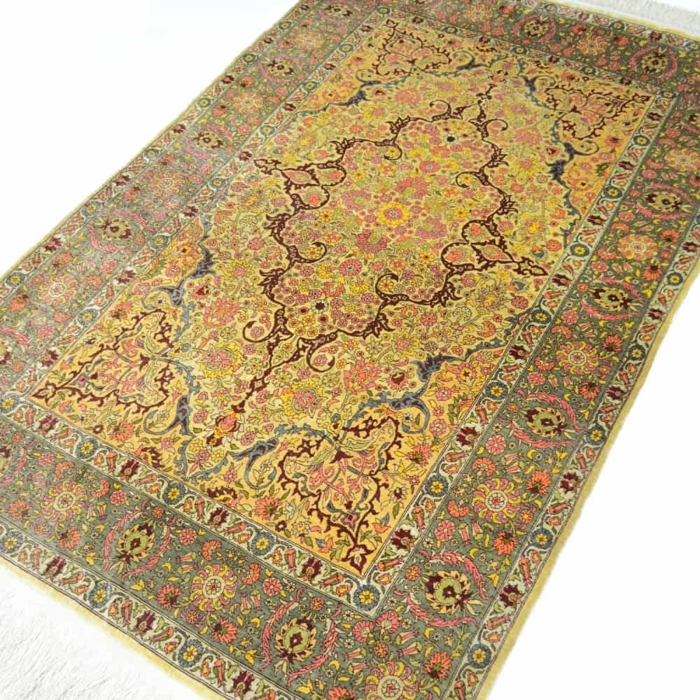 İpekten El Dokuma Madalyon Motifli Hereke Halısı 106x164 Cm