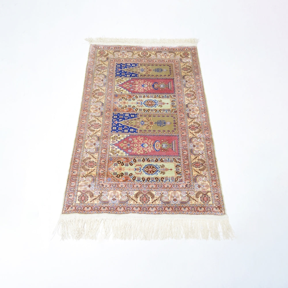 İpekten El Dokuma Mihraplı Aile Namazlığı Kayseri Halısı 72x109 Cm