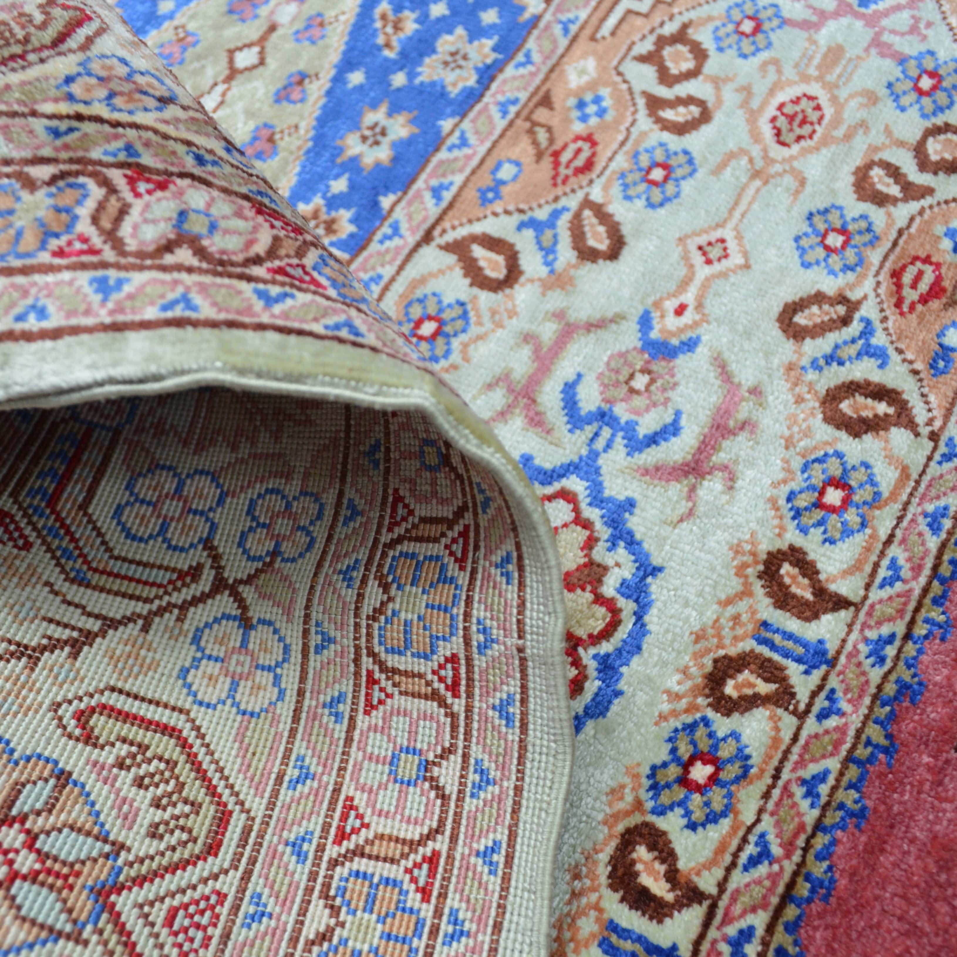 İpekten El Dokuma Mihraplı Aile Namazlığı Kayseri Halısı 72x109 Cm