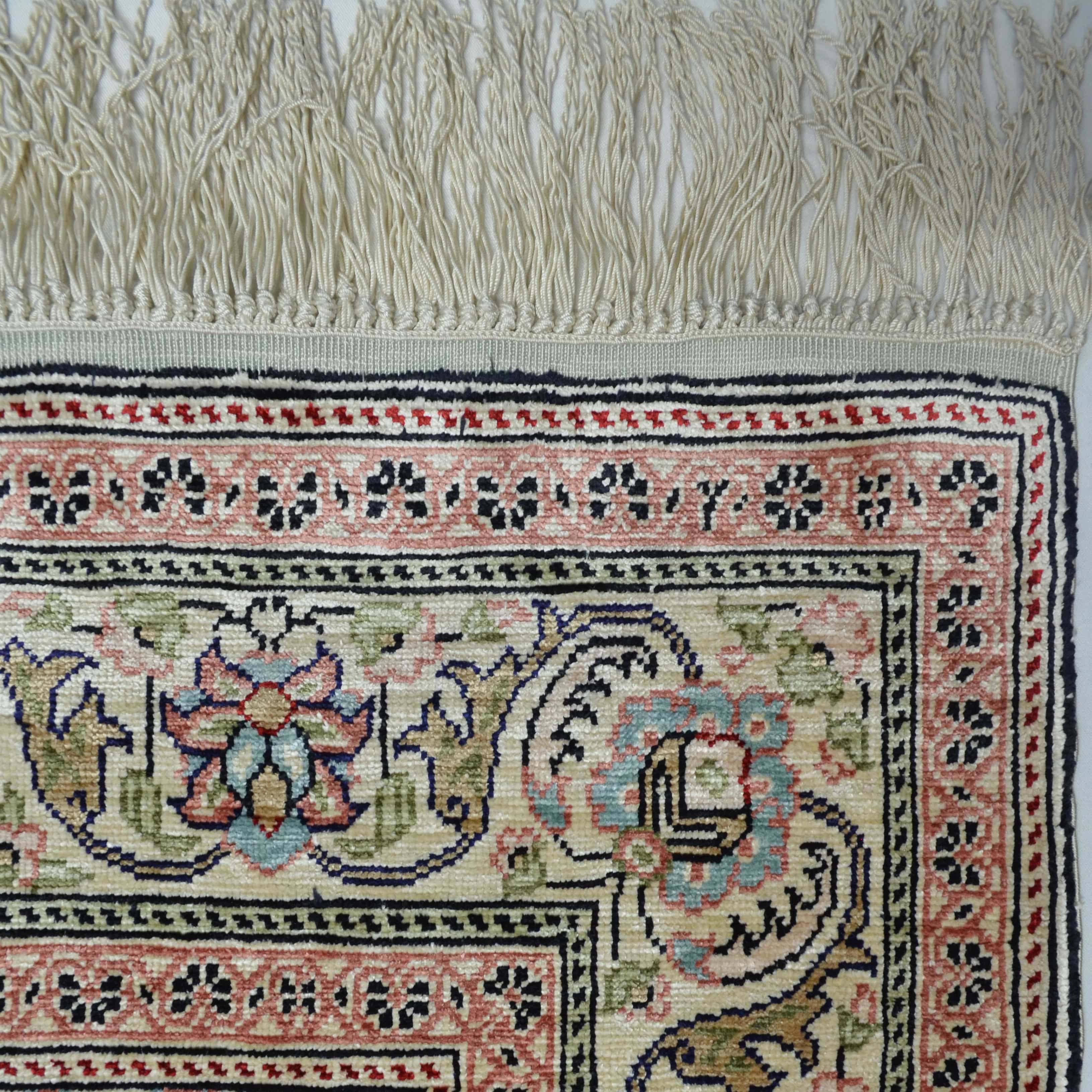İpekten El Dokuma Mihraplı Namazlık Kayseri Halısı 74x125 Cm