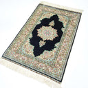 İpekten El Dokuma Siyah Renk Madalyonlu Model Kayseri Halısı 68x104 Cm