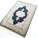 İpekten El Dokuma Siyah Renk Madalyonlu Model Kayseri Halısı 68x104 Cm
