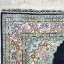 İpekten El Dokuma Siyah Renk Madalyonlu Model Kayseri Halısı 68x104 Cm