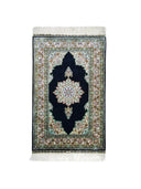 İpekten El Dokuma Siyah Renk Madalyonlu Model Kayseri Halısı 68x104 Cm