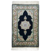 İpekten El Dokuma Siyah Renk Madalyonlu Model Kayseri Halısı 68x104 Cm