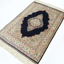 İpekten El Dokuma Siyah Renk Madalyonlu Model Kayseri Halısı 76x111 Cm
