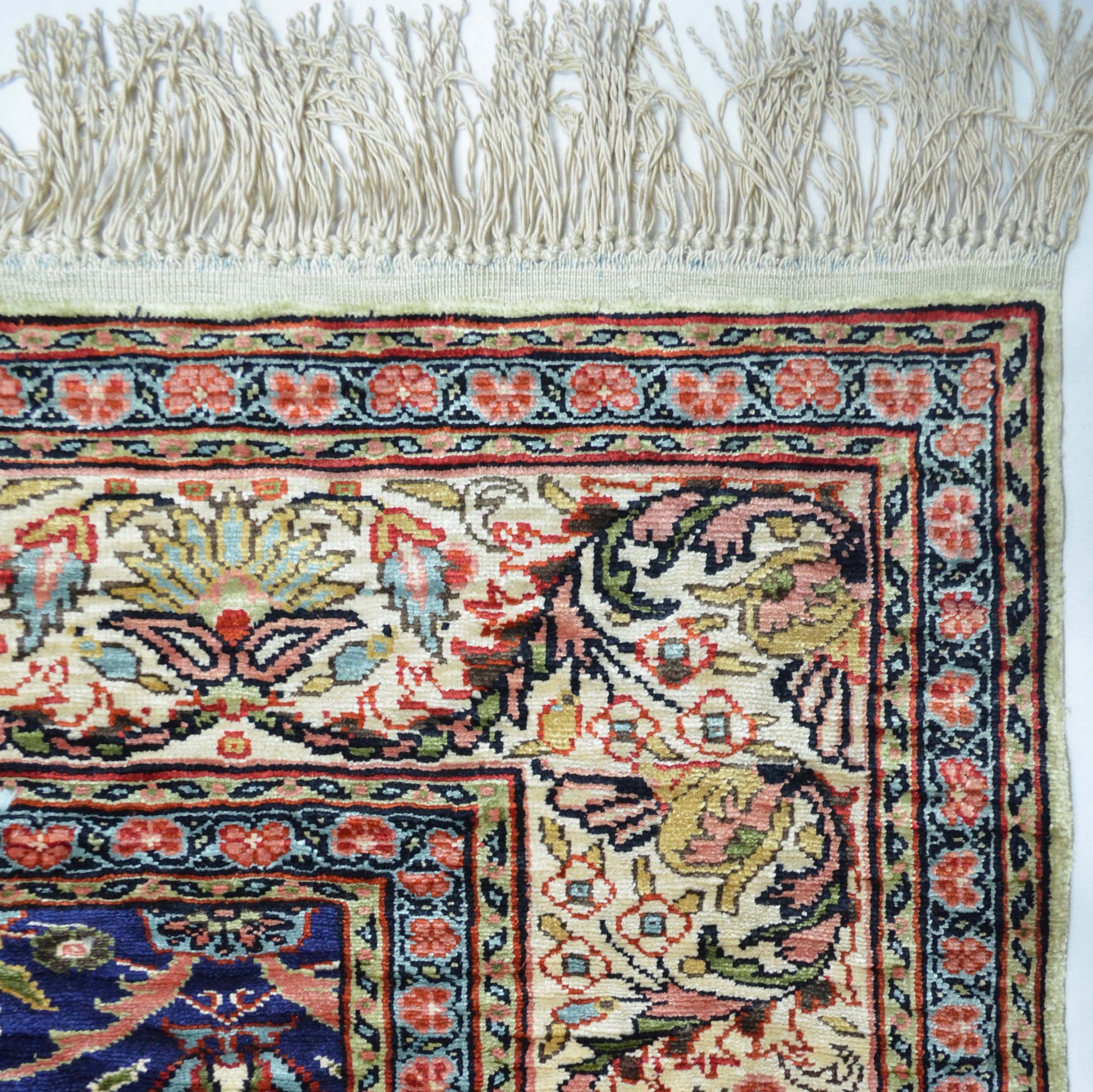 İpekten El Dokuma Yedi Dağın Çiçeği Desenli Kayseri Halısı 119x176 Cm