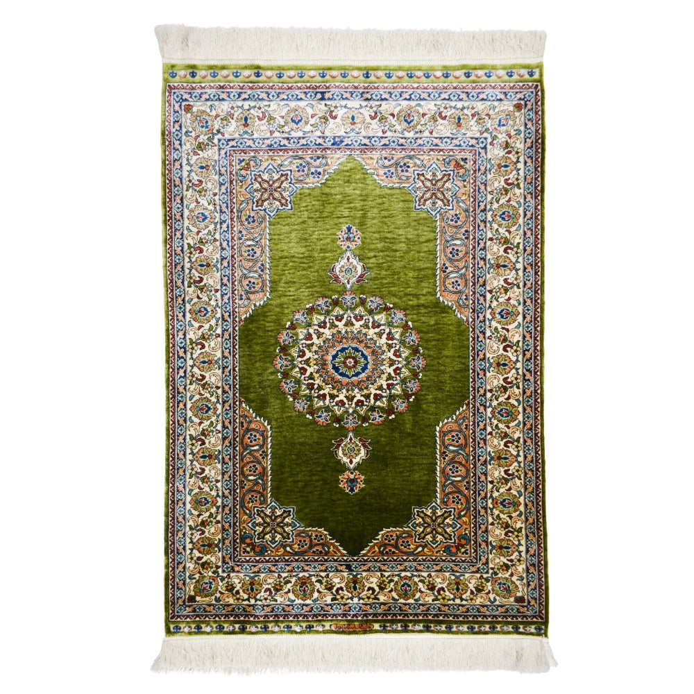 İpekten El Dokuma Yeşil Renk Göbekli Model Hereke Halısı 76x110 Cm