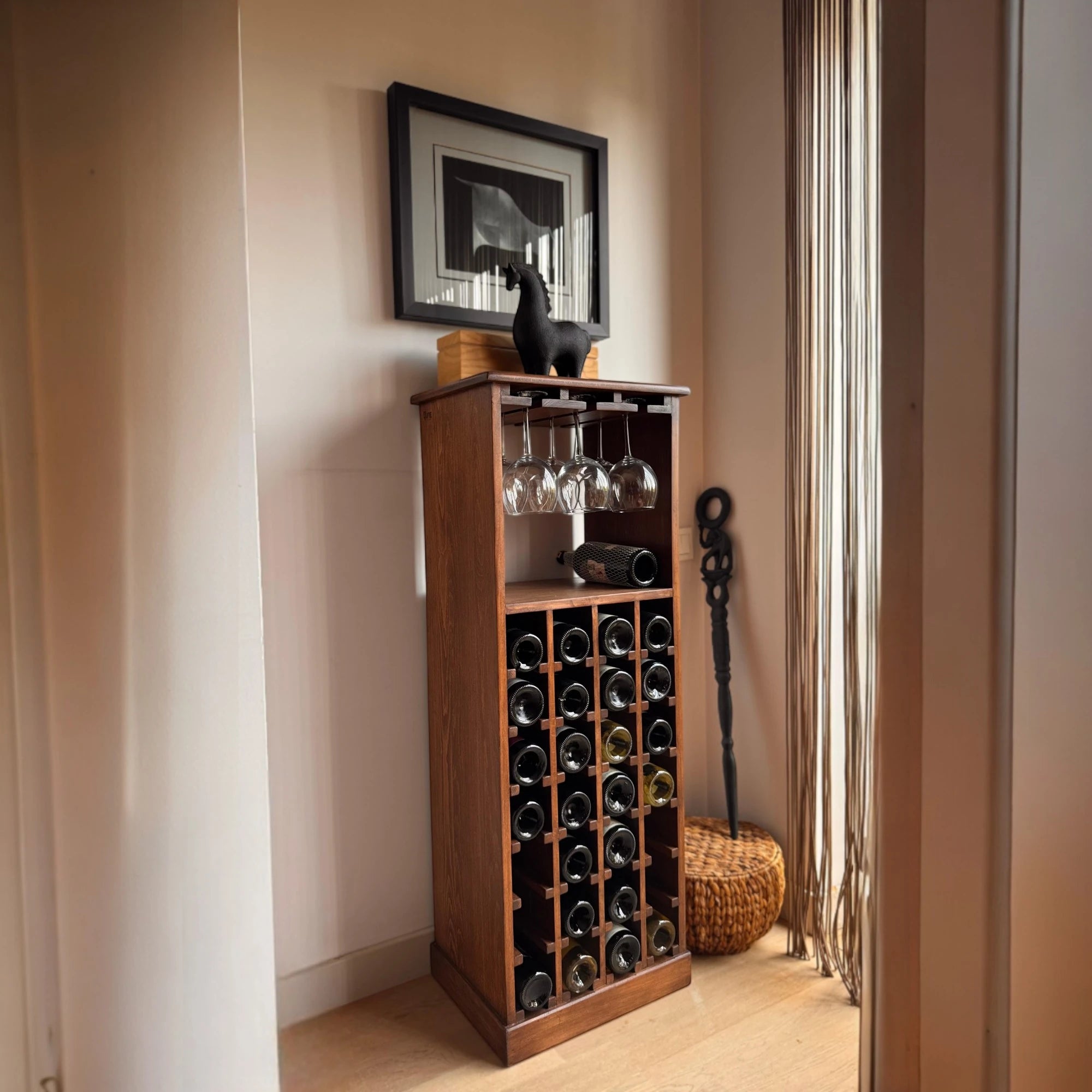 Janissa Masif Ahşap Şarap Standı