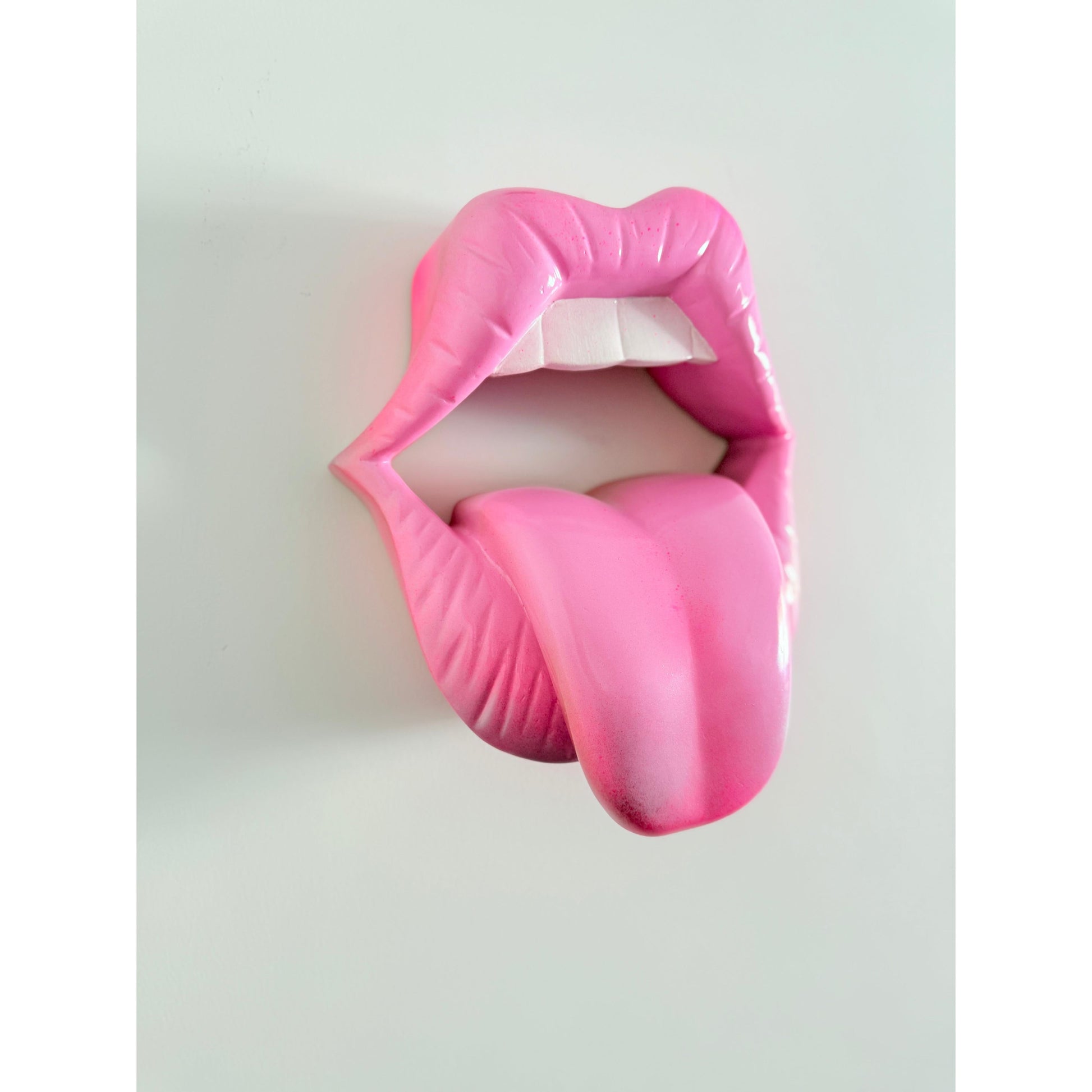 Jucy Lips – Pembe Dudak Duvar Heykeli