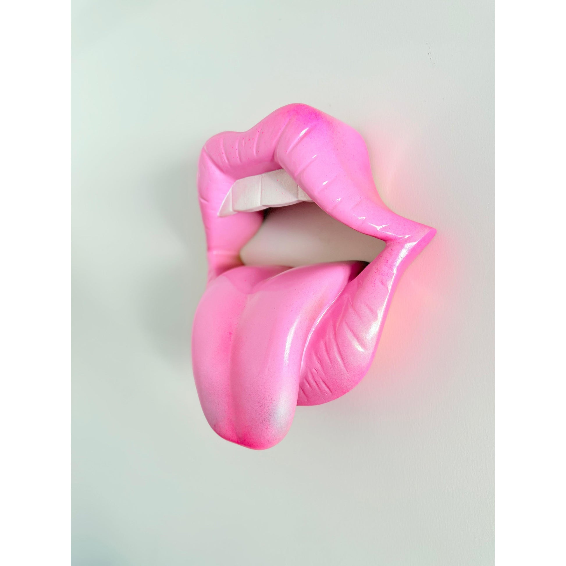 Jucy Lips – Pembe Dudak Duvar Heykeli