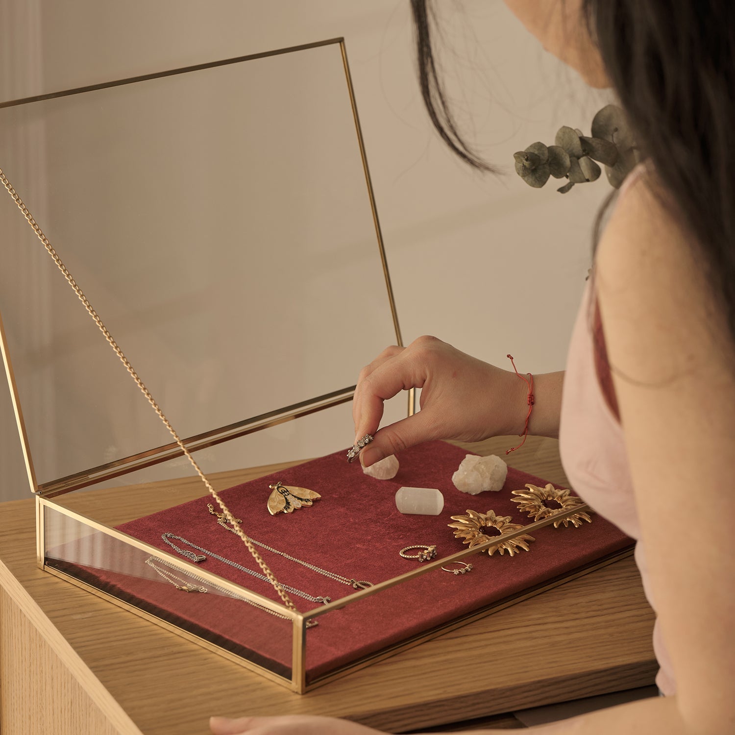 Kadife Tabanlı, Cam Takı Kutusu