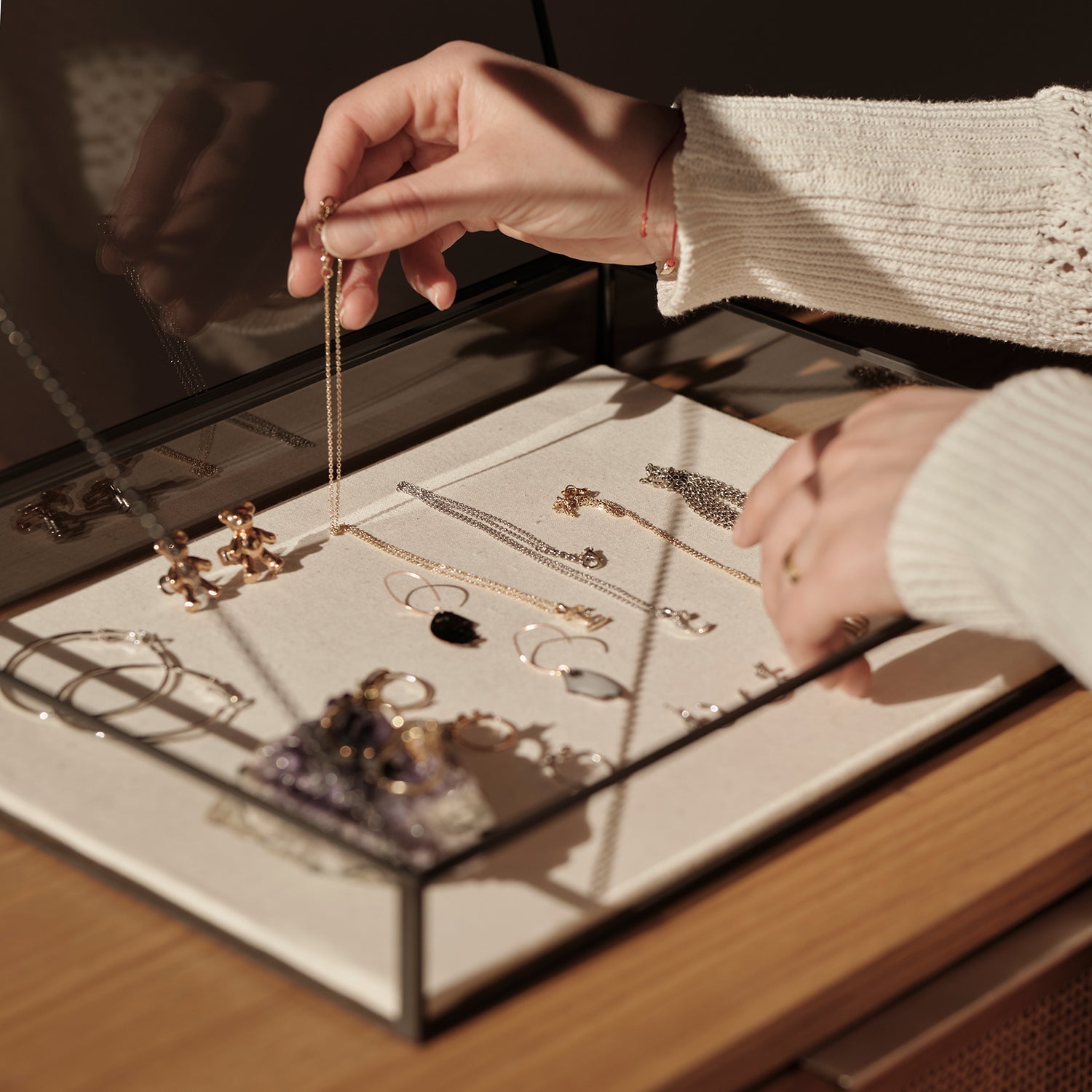 Keten Tabanlı, Cam Takı Kutusu