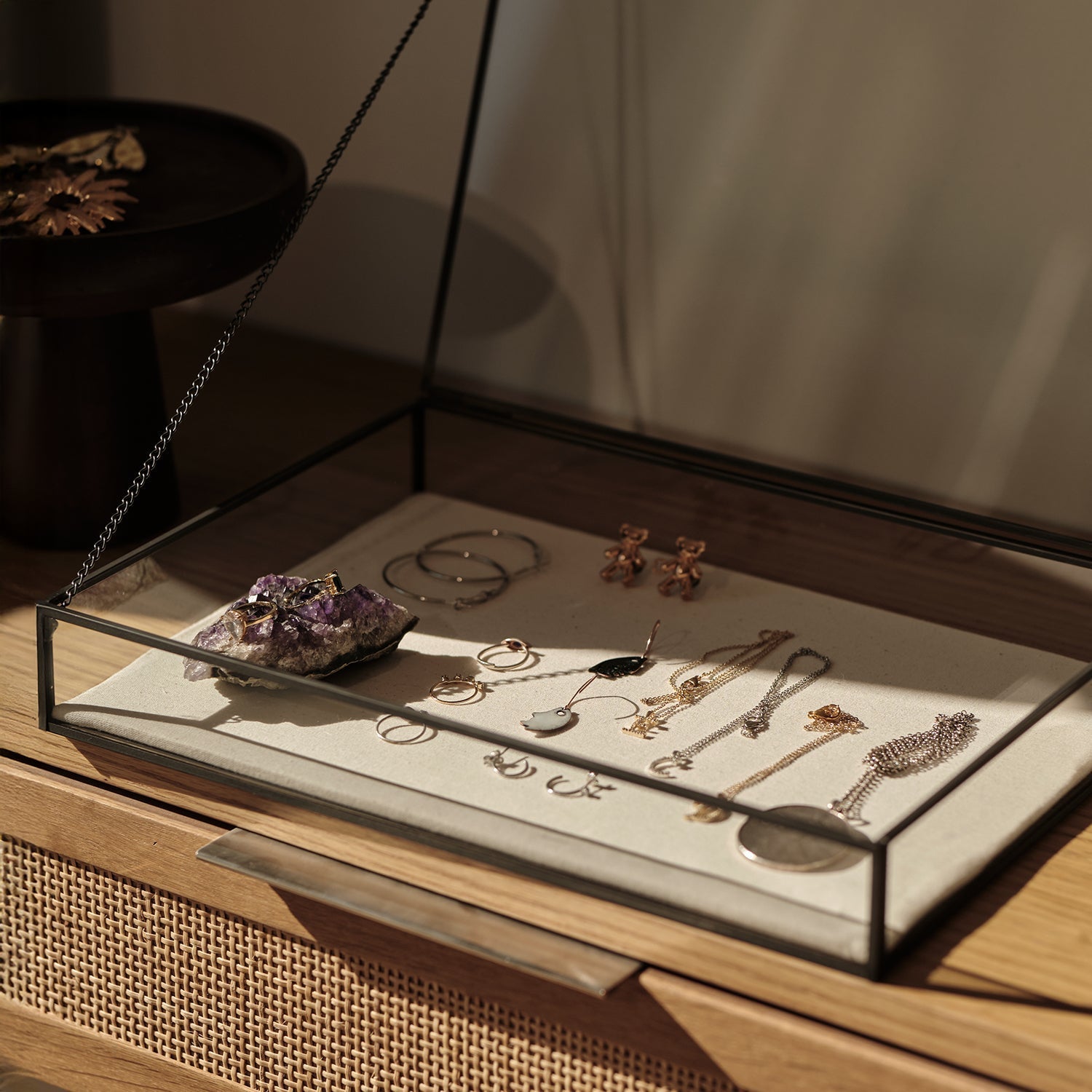 Keten Tabanlı, Cam Takı Kutusu