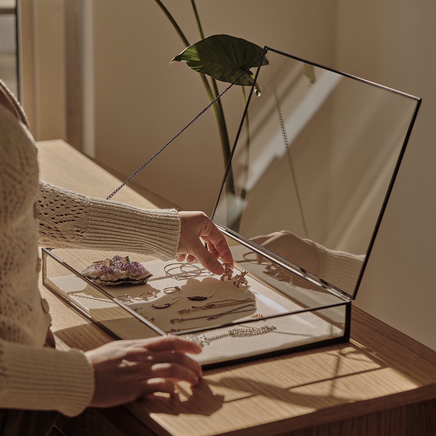 Keten Tabanlı, Cam Takı Kutusu