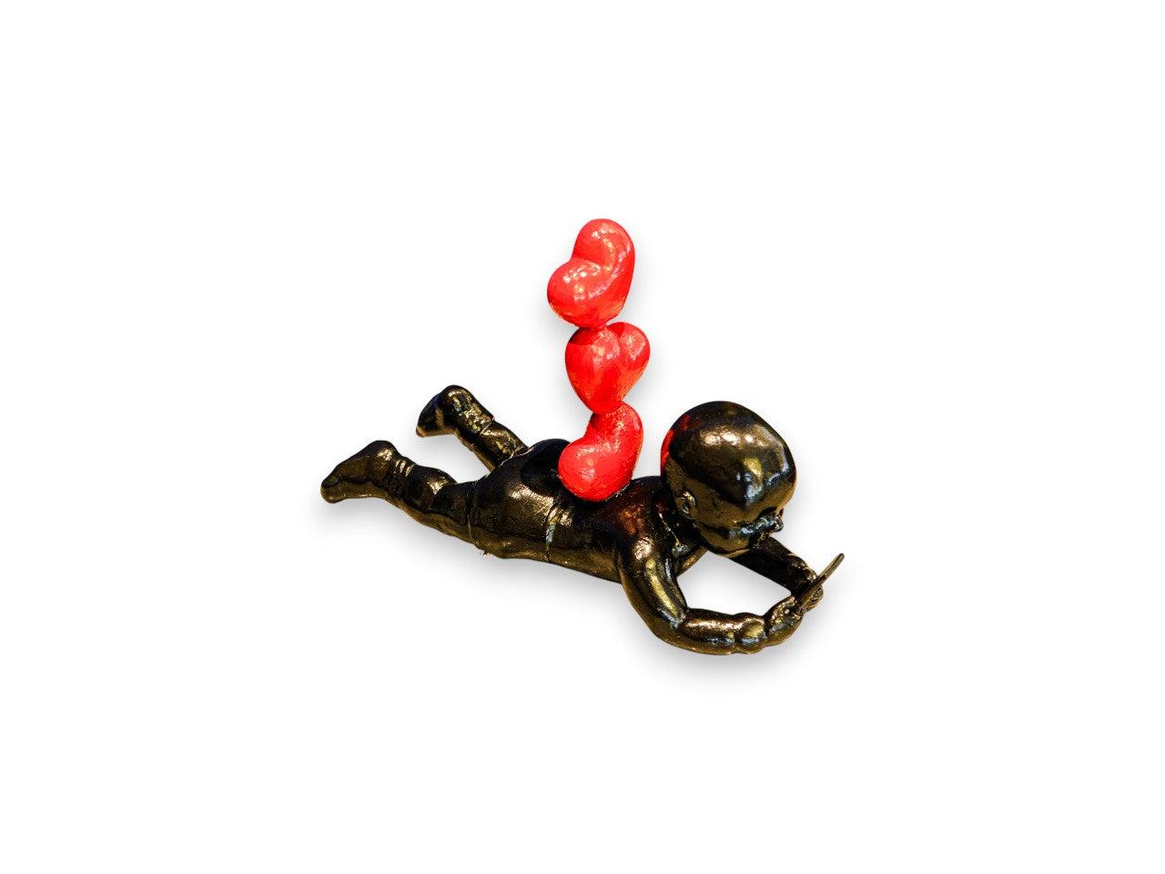 Kırmızı Kalpli El Yapımı Siyah Heykel