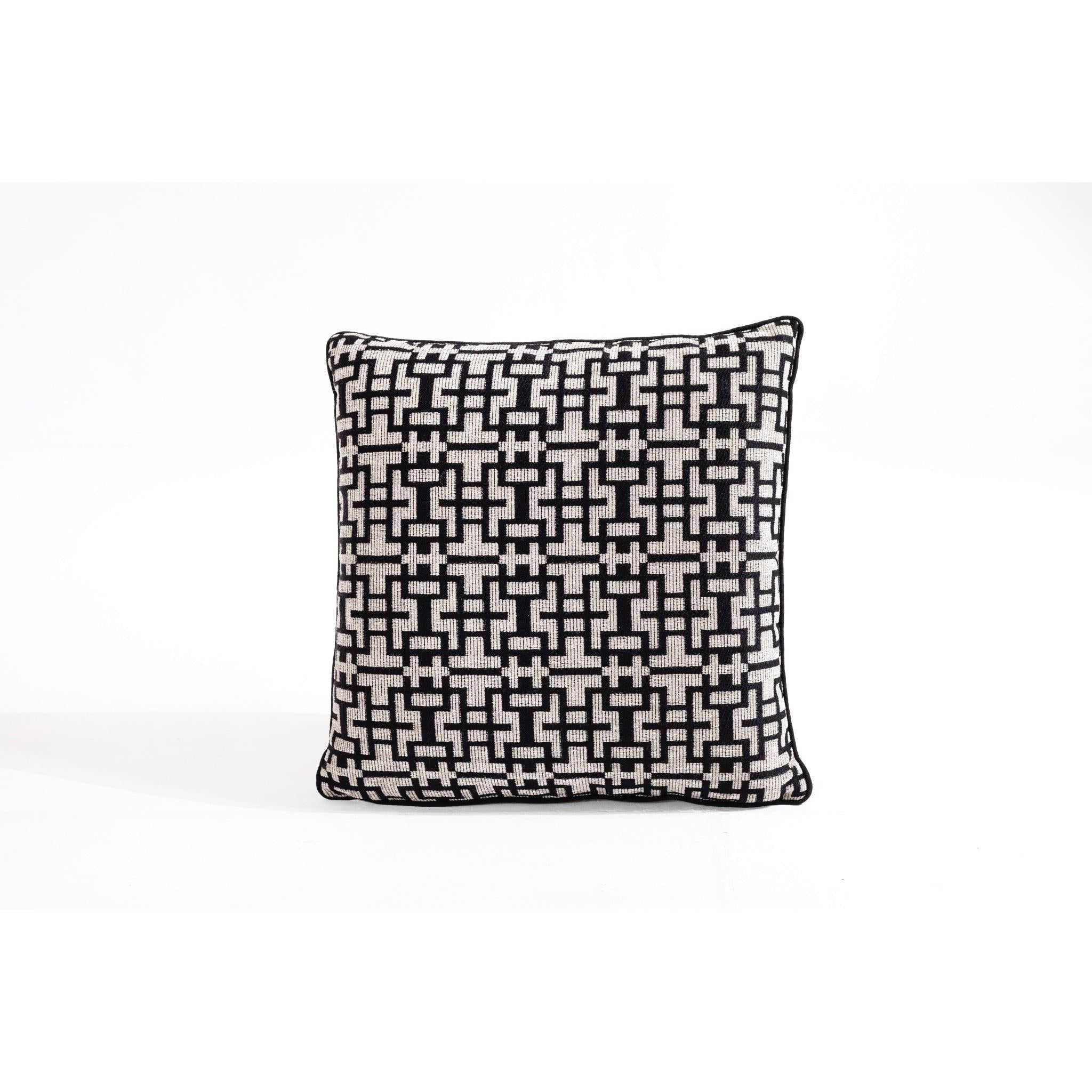 Labirent Desenli Şönil Kadife Kırlent