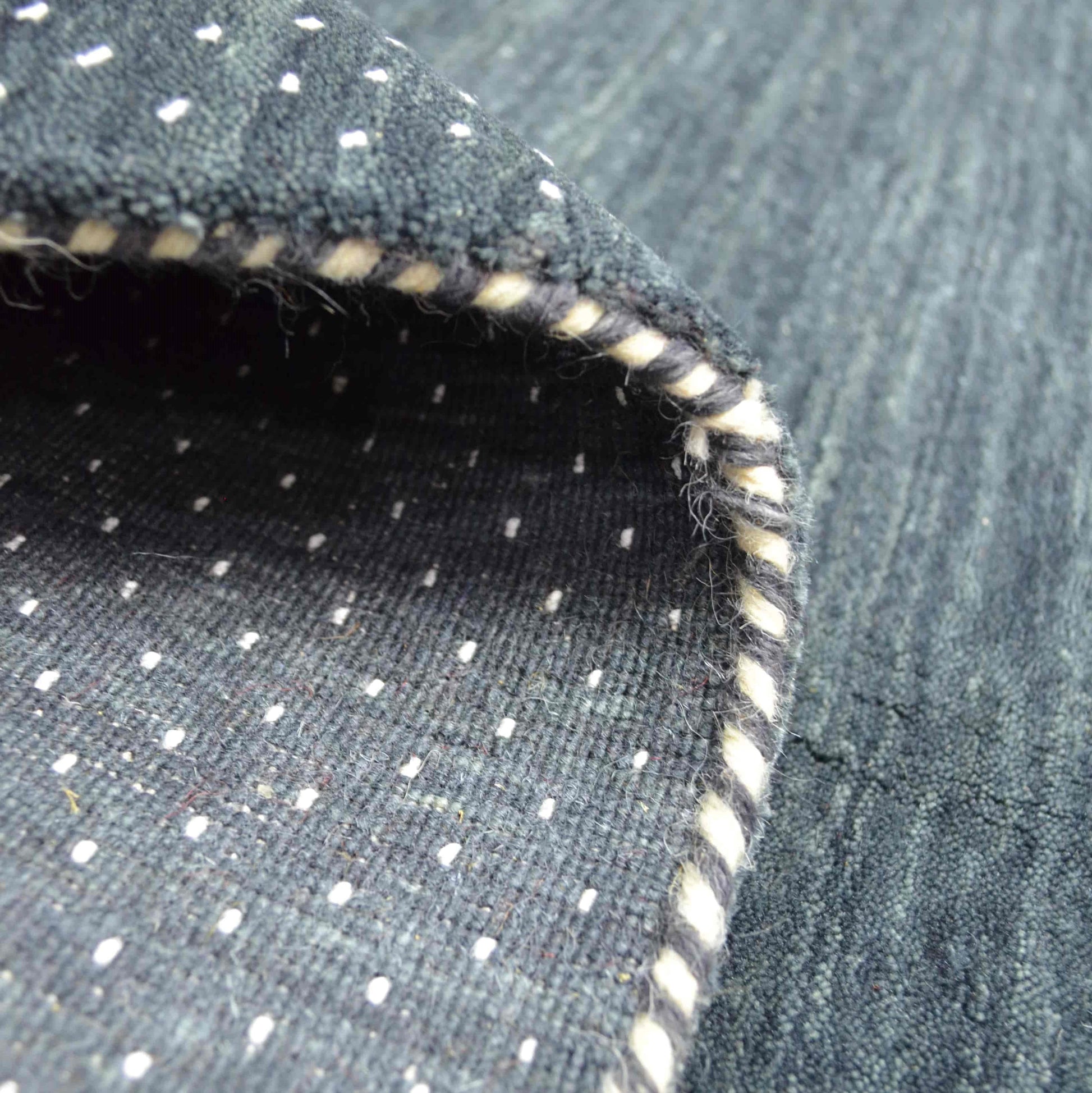 Lori Yünden El Dokuma Etnik Desenli Modern Halı