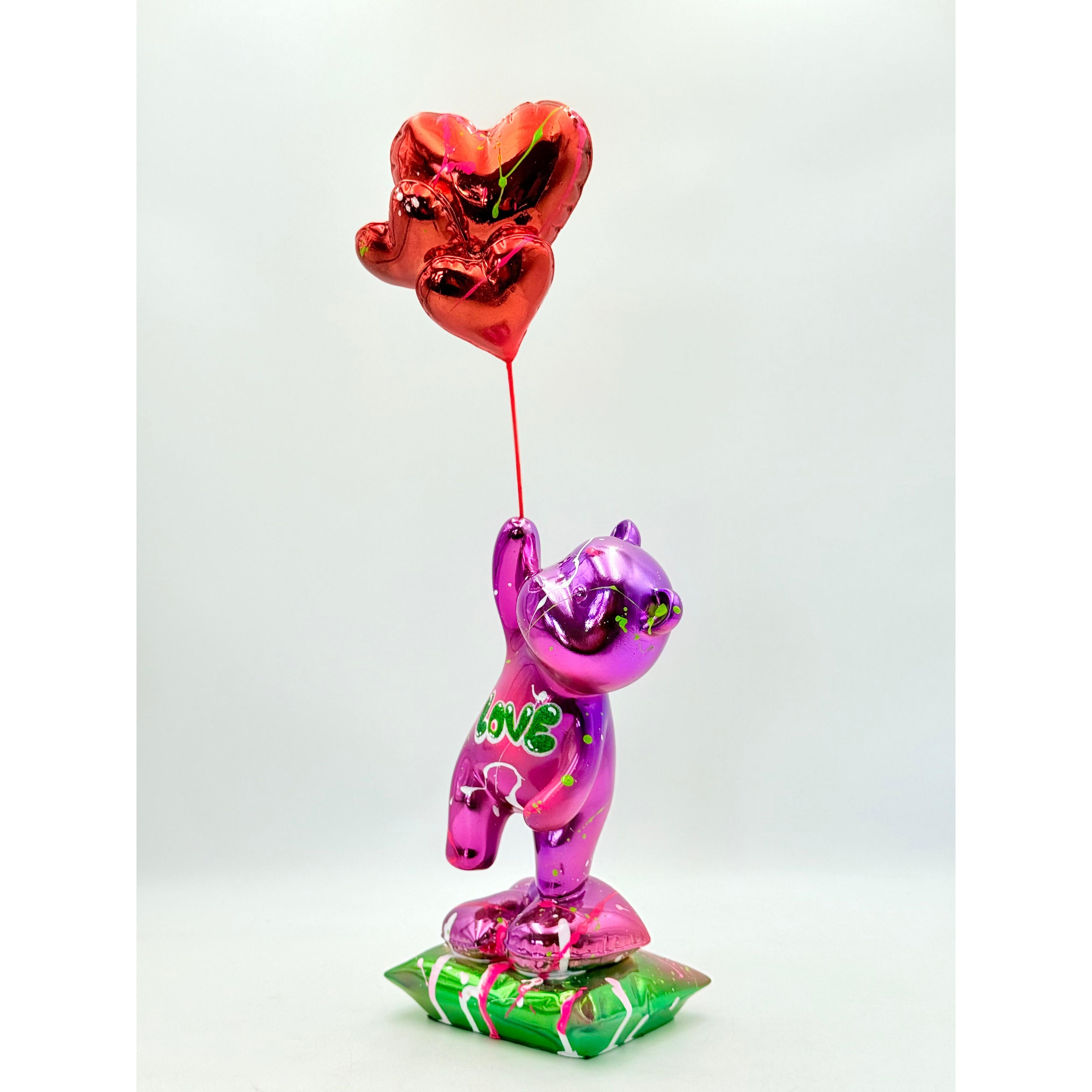 Love Chaser – Kırmızı Kalp Balonlu Mor Krom Ayı Heykeli