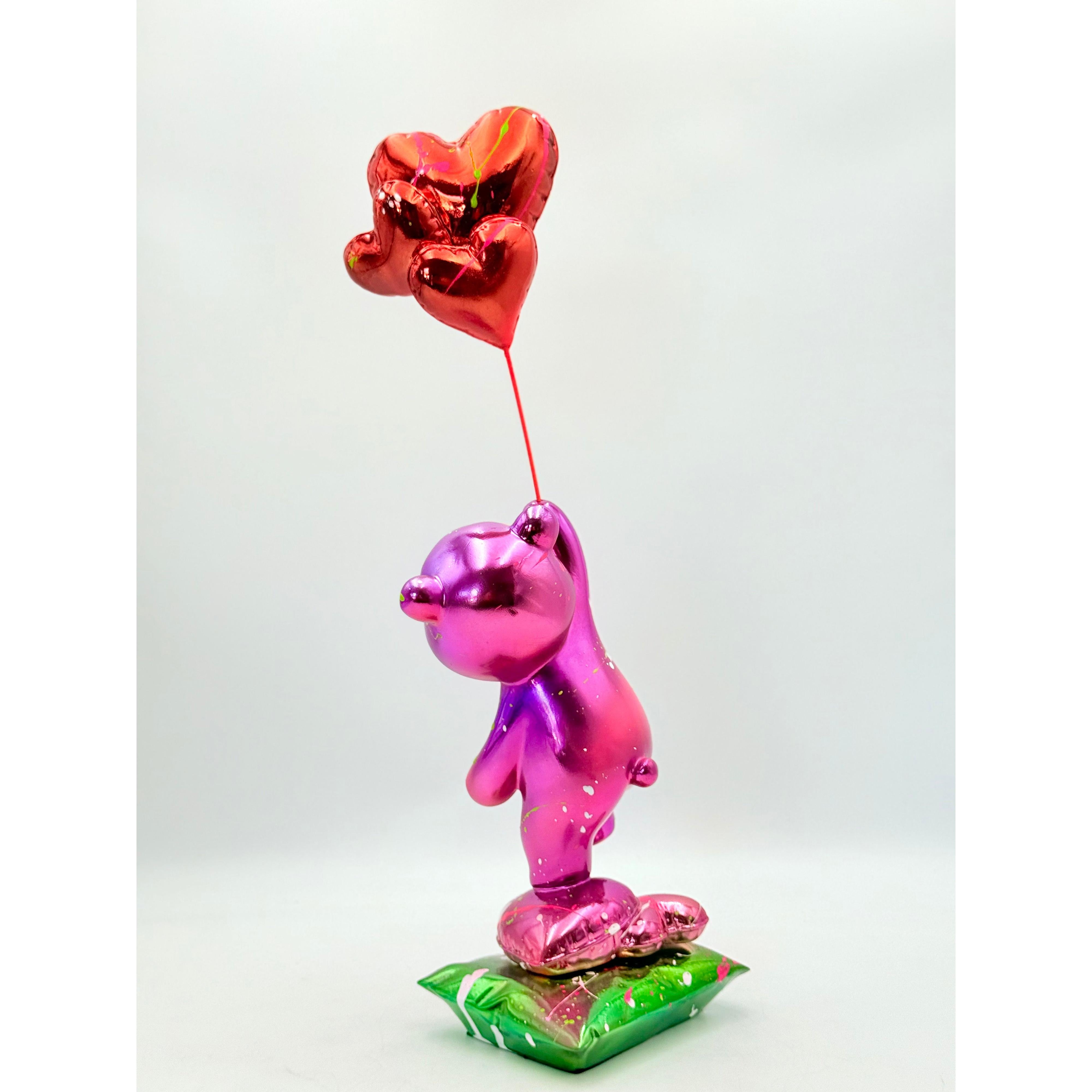 Love Chaser – Kırmızı Kalp Balonlu Mor Krom Ayı Heykeli