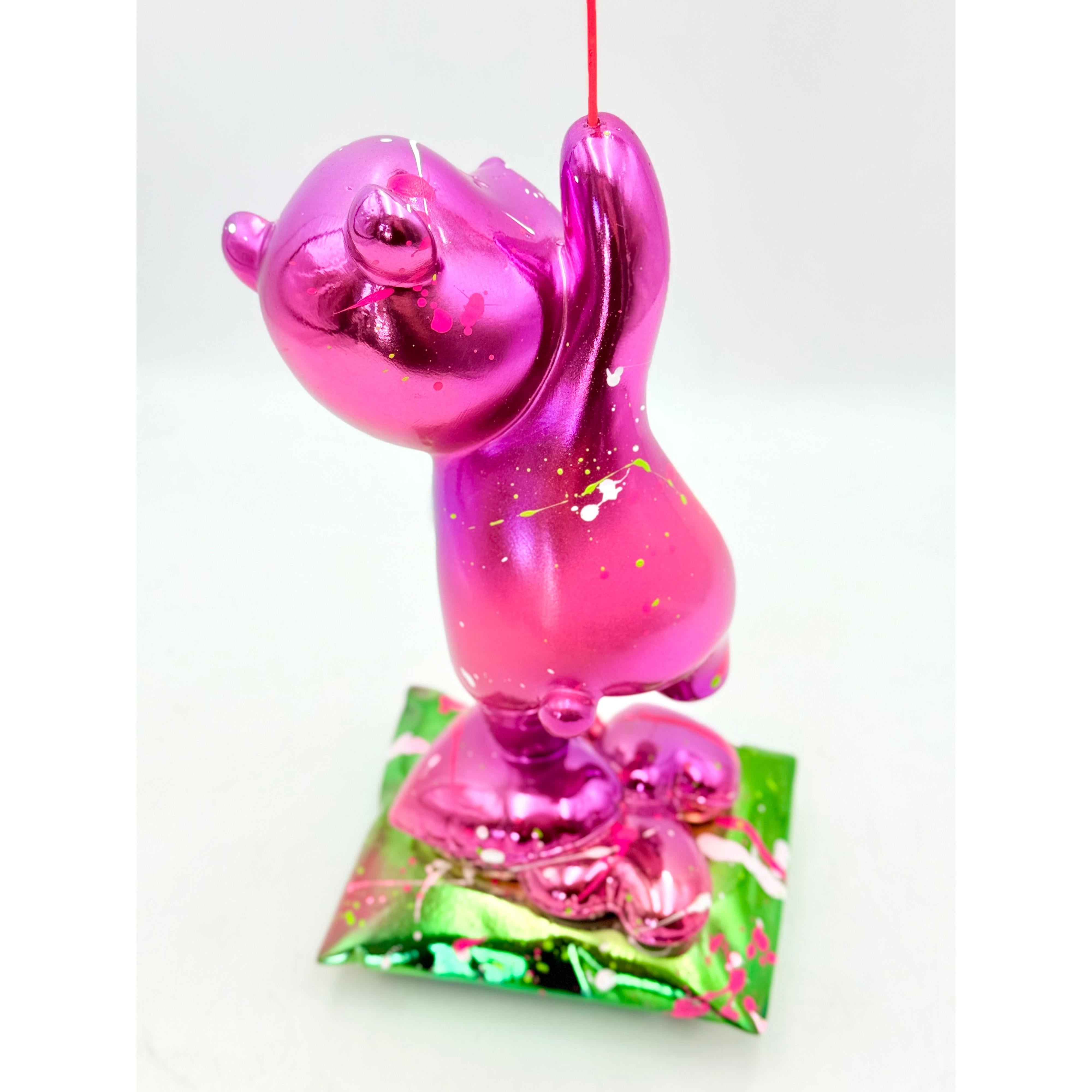 Love Chaser – Kırmızı Kalp Balonlu Mor Krom Ayı Heykeli