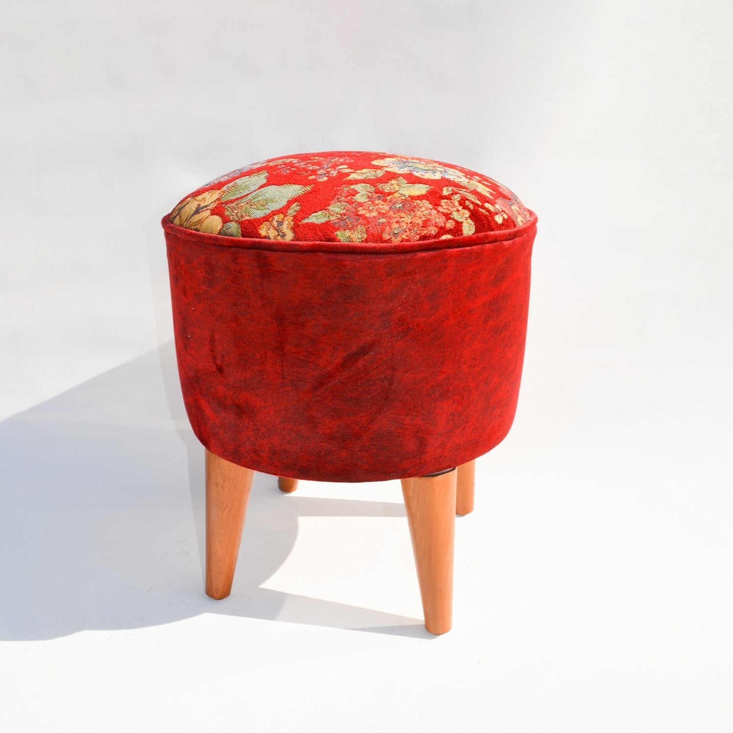 Lucy Ahşap Ayaklı Puf