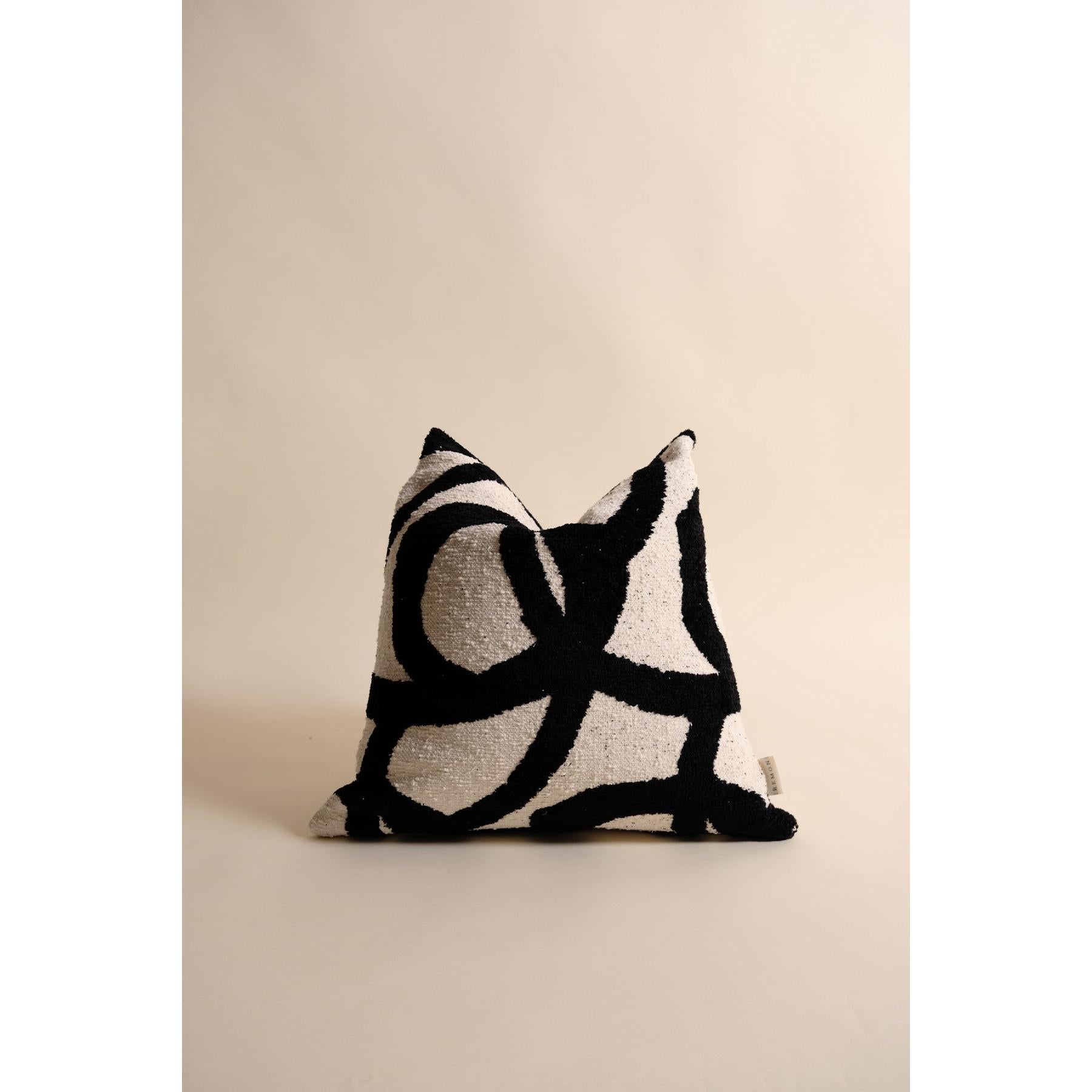 Merlin Kuş Tüyü Kırlent - Siyah Beyaz