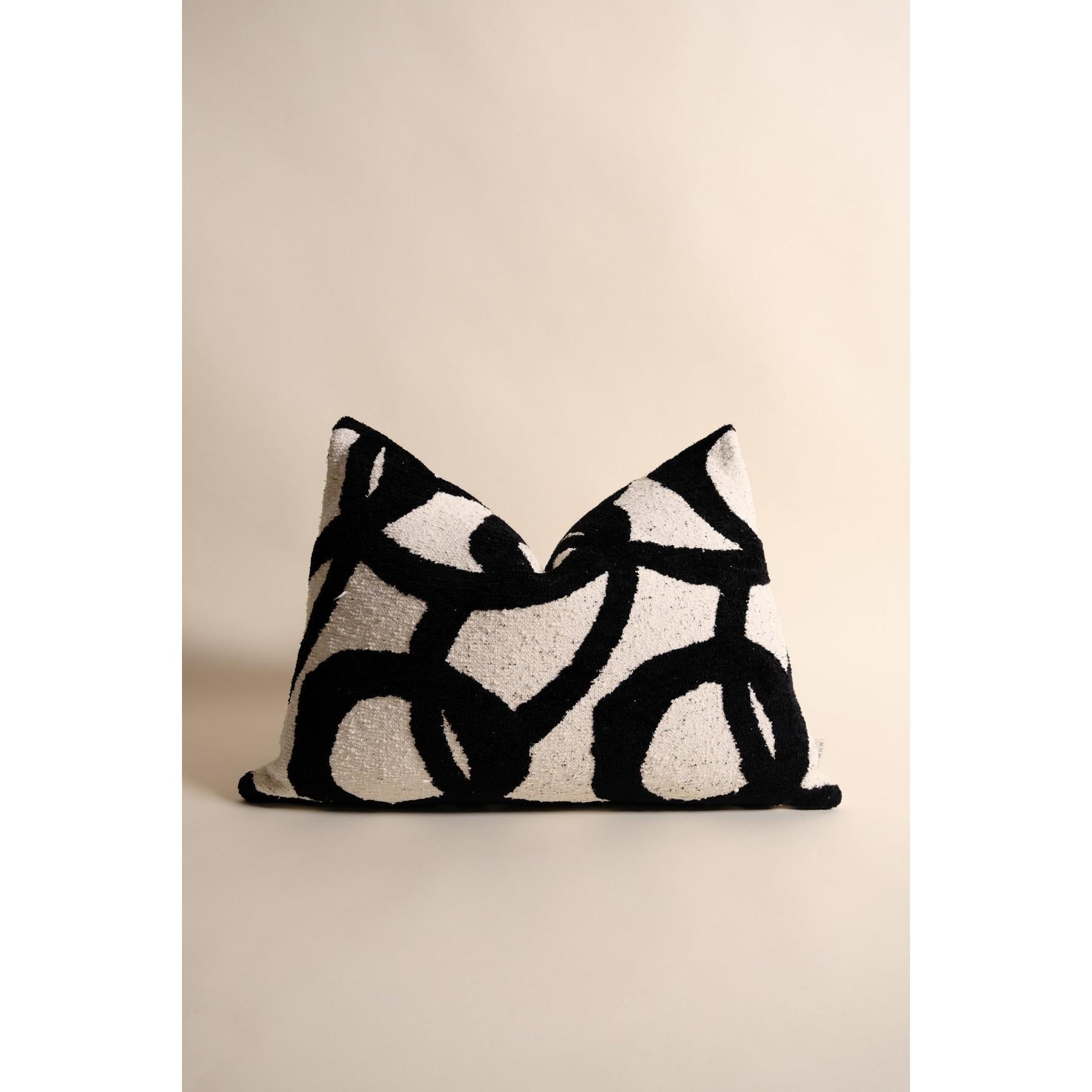 Merlin Kuş Tüyü Kırlent - Siyah Beyaz