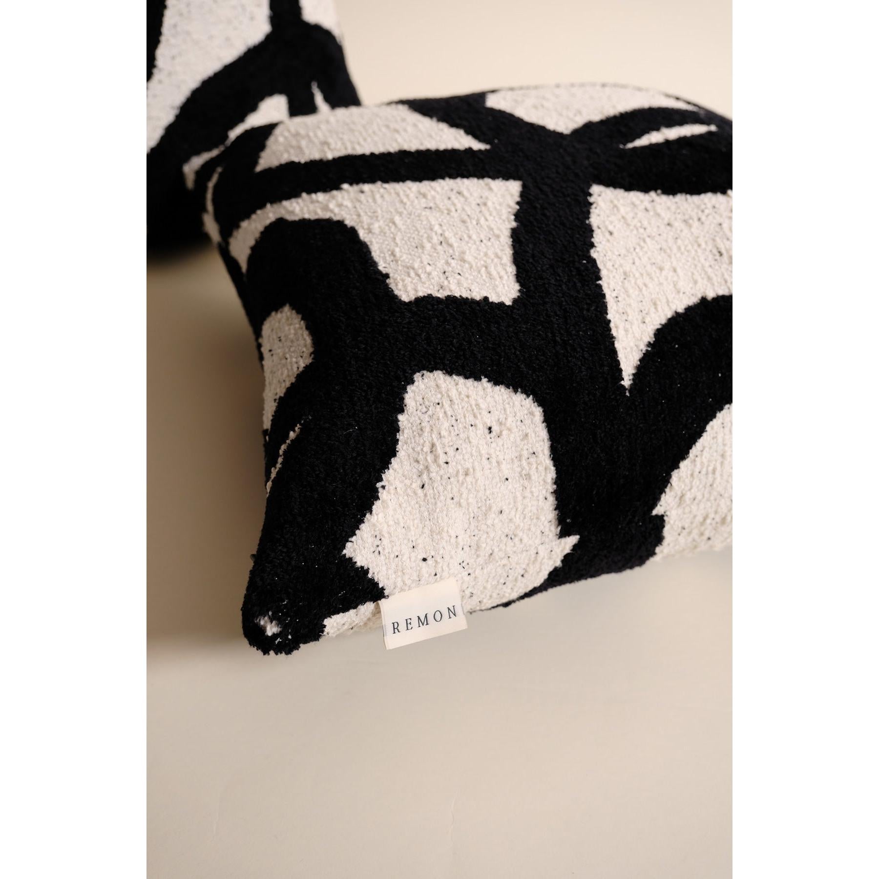 Merlin Kuş Tüyü Kırlent - Siyah Beyaz