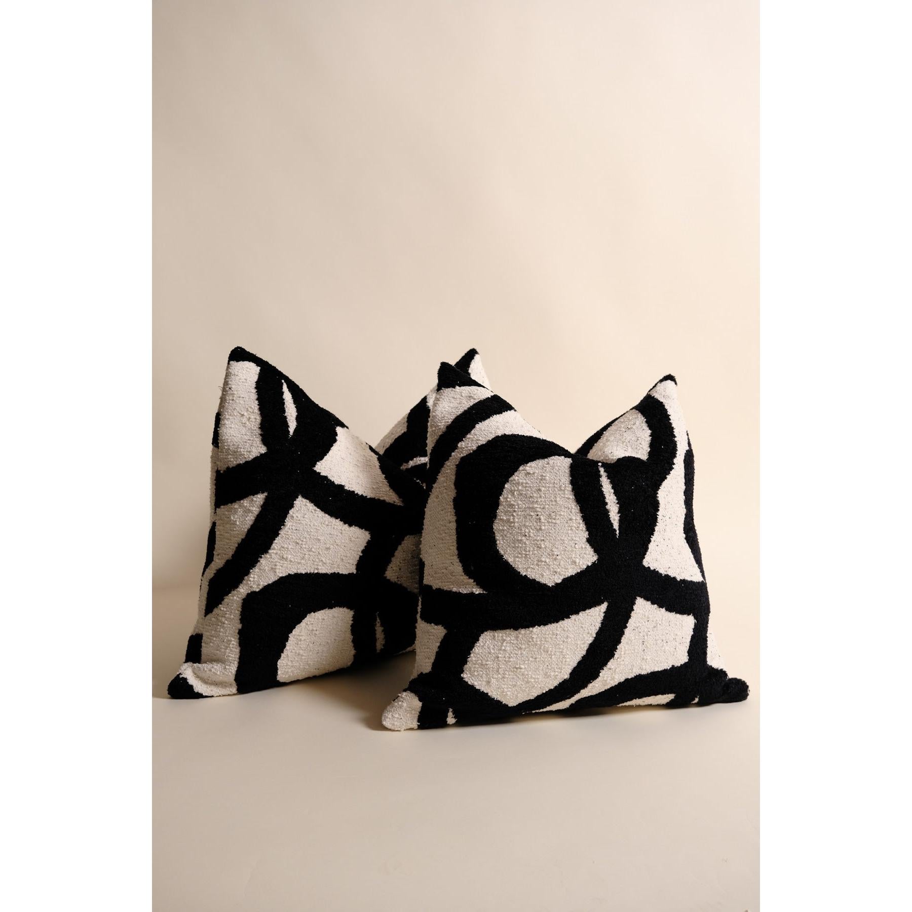 Merlin Kuş Tüyü Kırlent - Siyah Beyaz