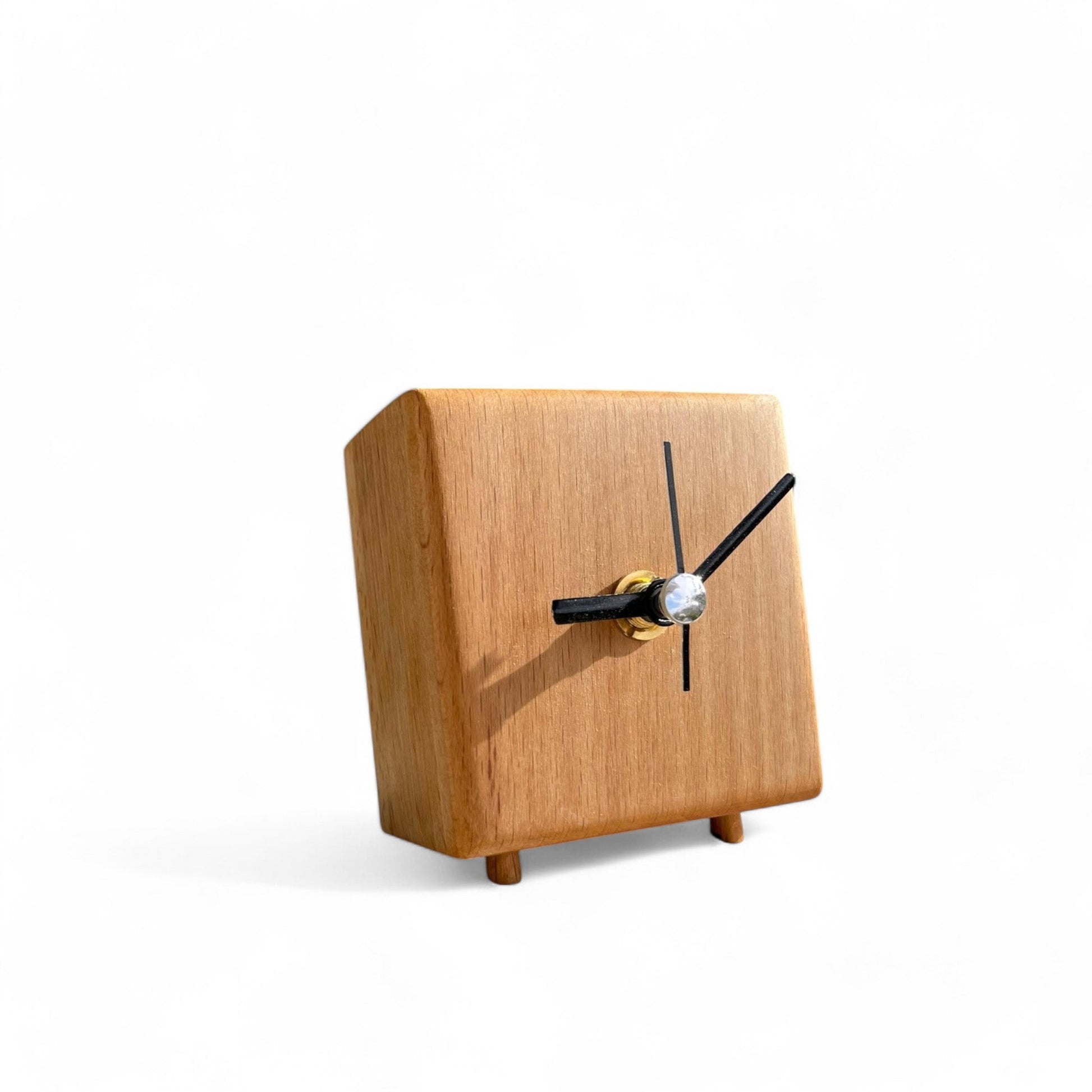 Minyon El Yapımı Masif Masa Saati