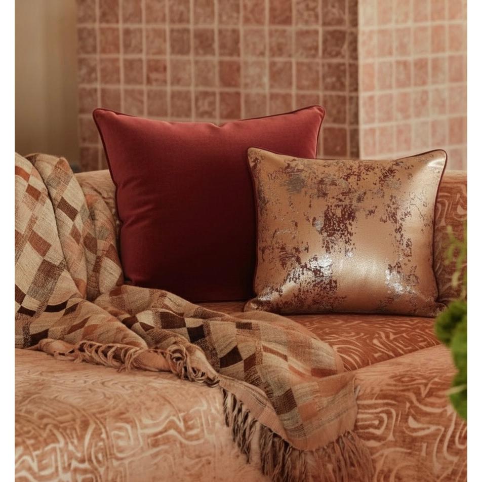 Noble, Renkli Biyeli Yumuşak Kadife Kırlent Kılıfı