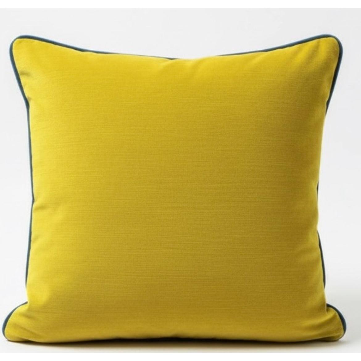 Noble, Renkli Biyeli Yumuşak Kadife Kırlent Kılıfı