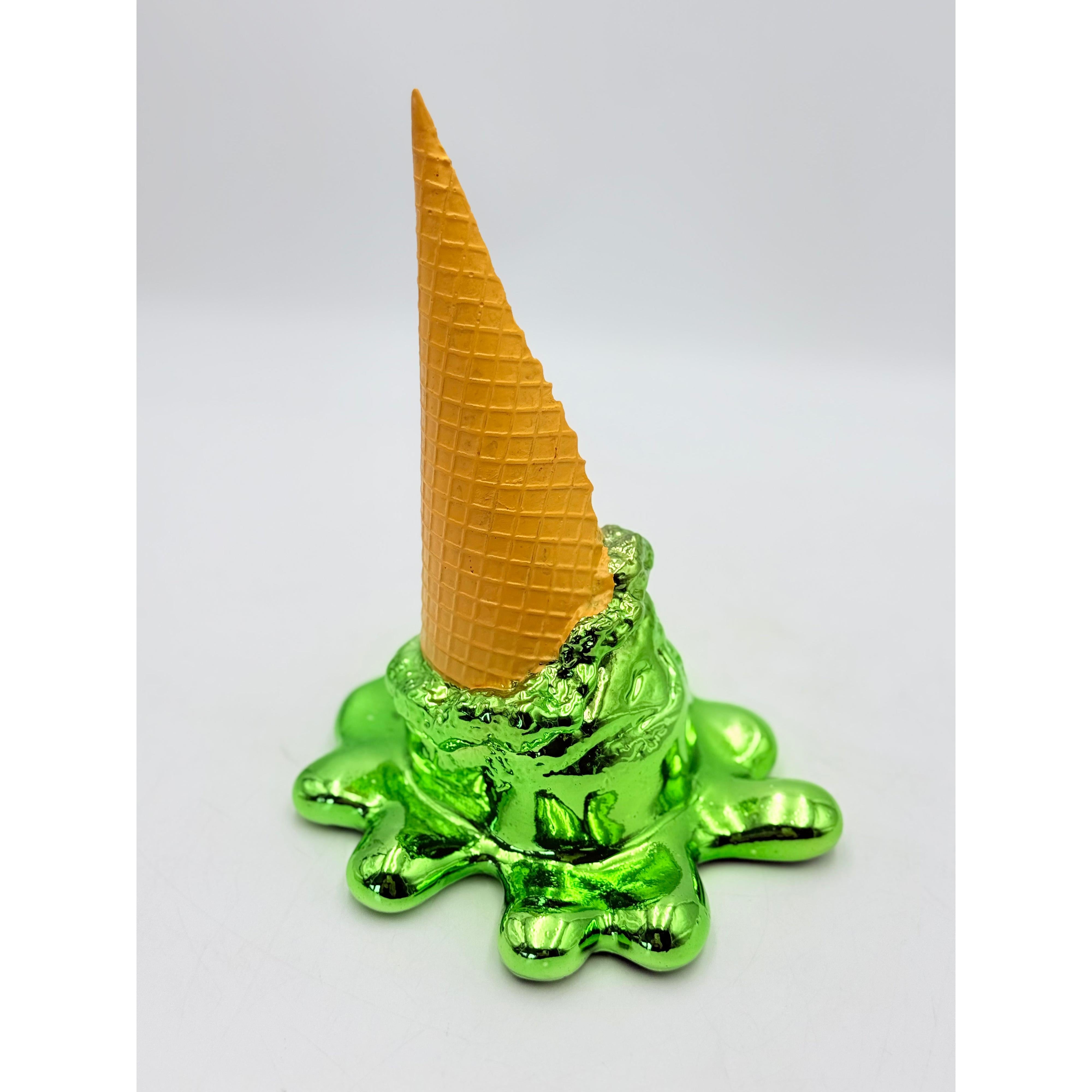 Opps! No.1 – Fıstık Yeşili Krom Kaplama Dondurma Heykeli