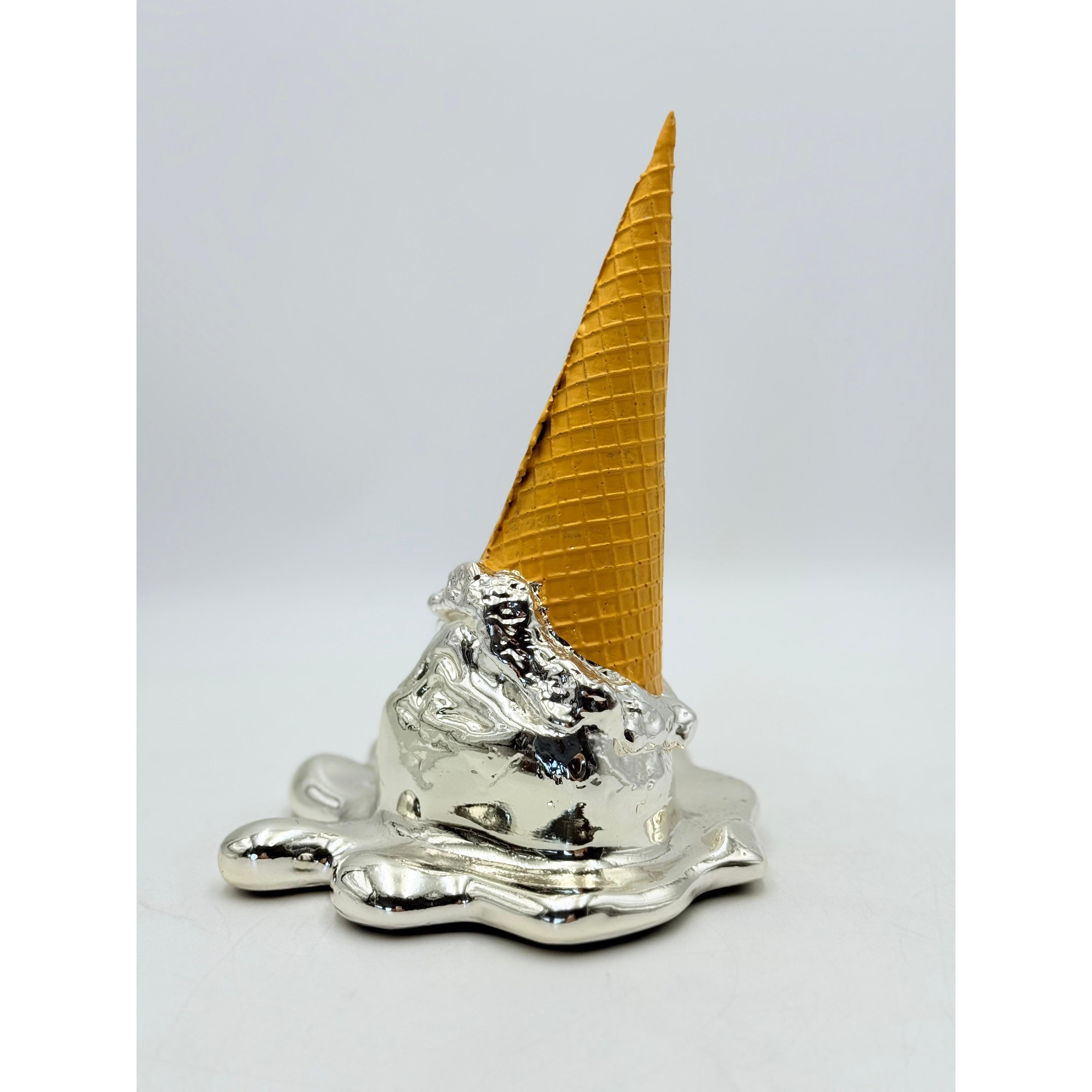 Opps! No.1 – Gümüş Krom Kaplama Dondurma Heykeli