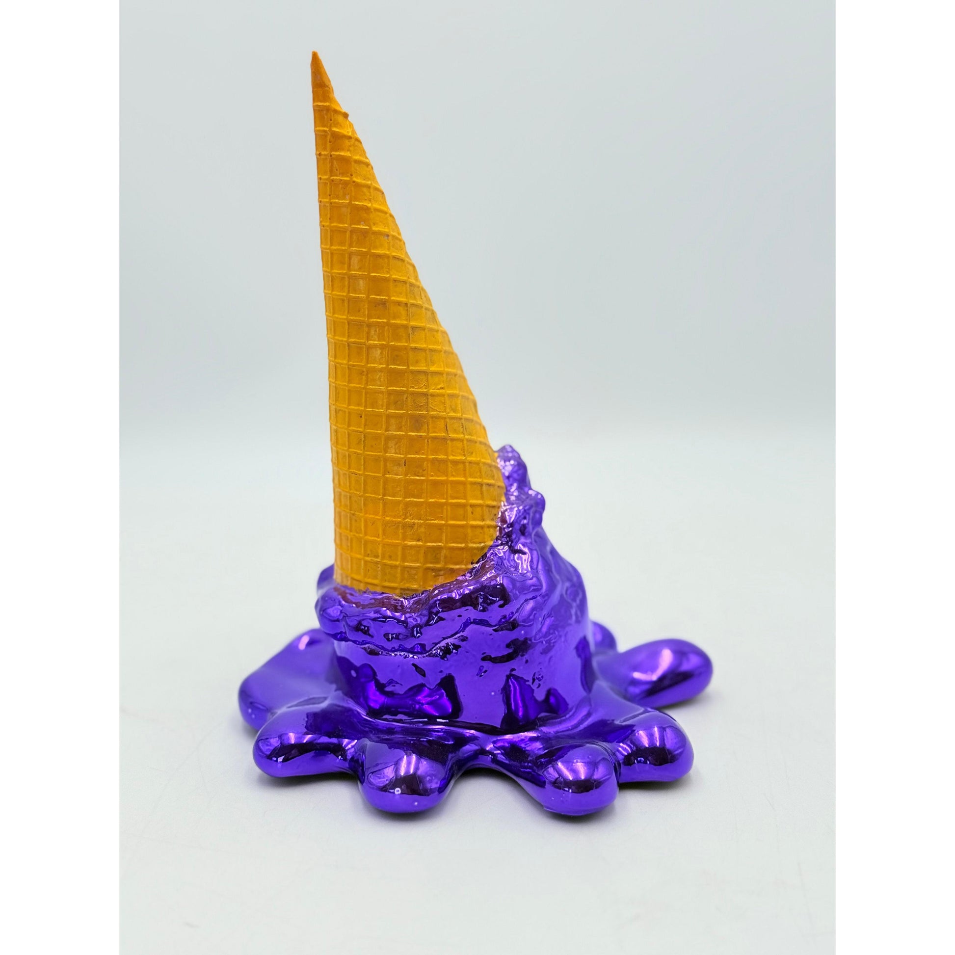 Opps! No.1 – Mor Krom Kaplama Dondurma Heykeli