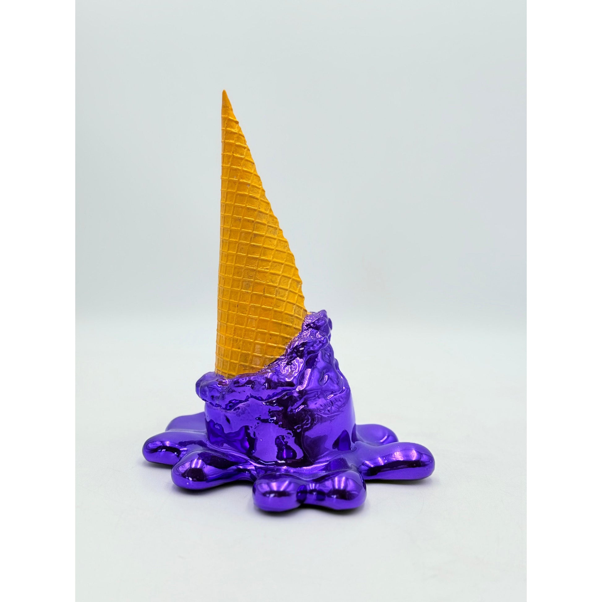 Opps! No.1 – Mor Krom Kaplama Dondurma Heykeli