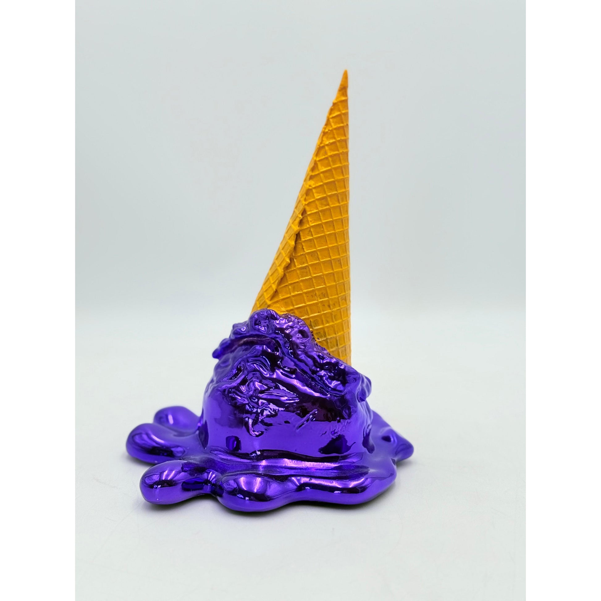 Opps! No.1 – Mor Krom Kaplama Dondurma Heykeli