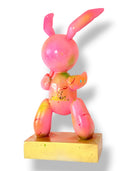 Pembe Balon Tavşan Heykeli | Neon & Gold Detaylı Pop Art Tasarım