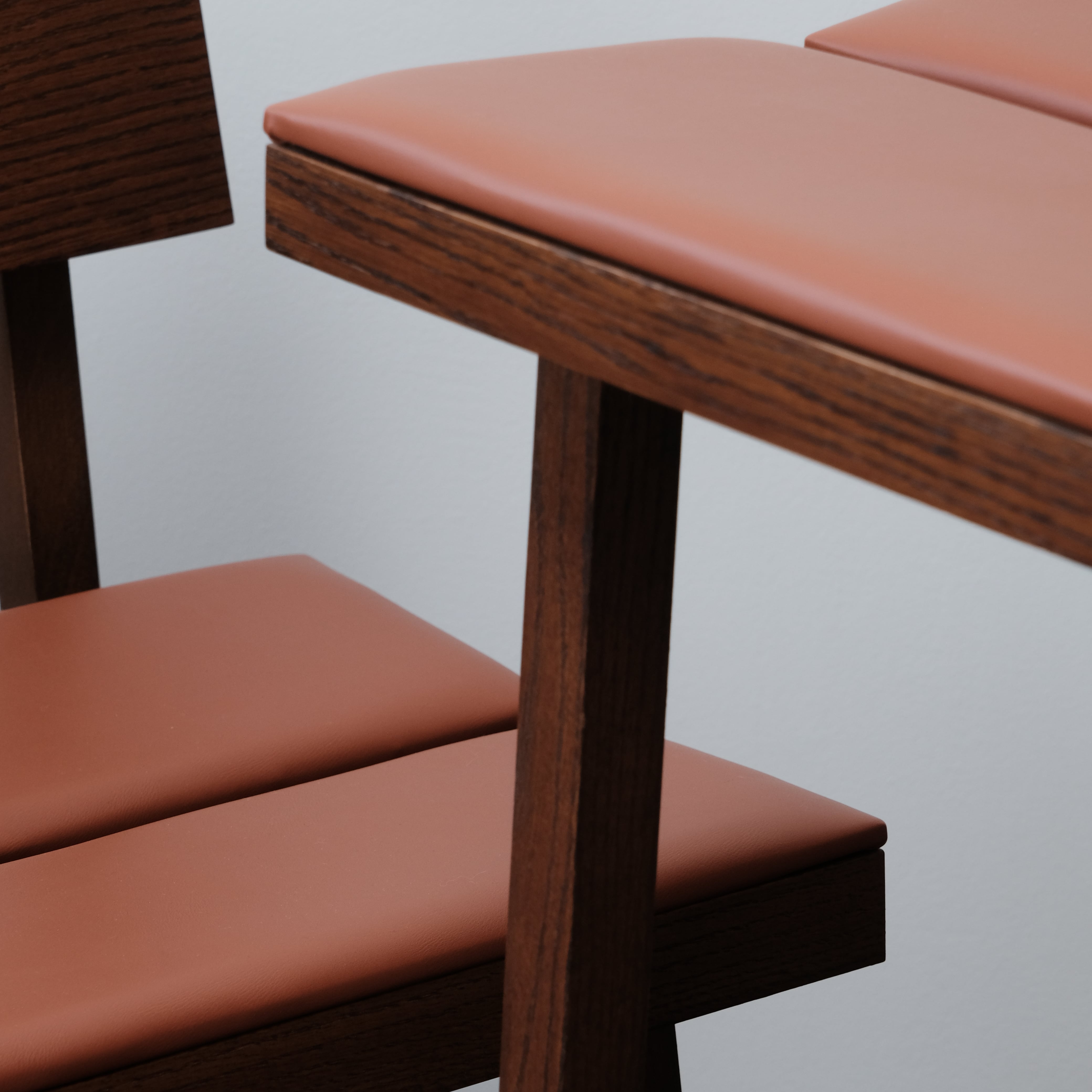 Pi Meşe Sırtlıklı Döşemeli Bar Sandalyesi Kahverengi