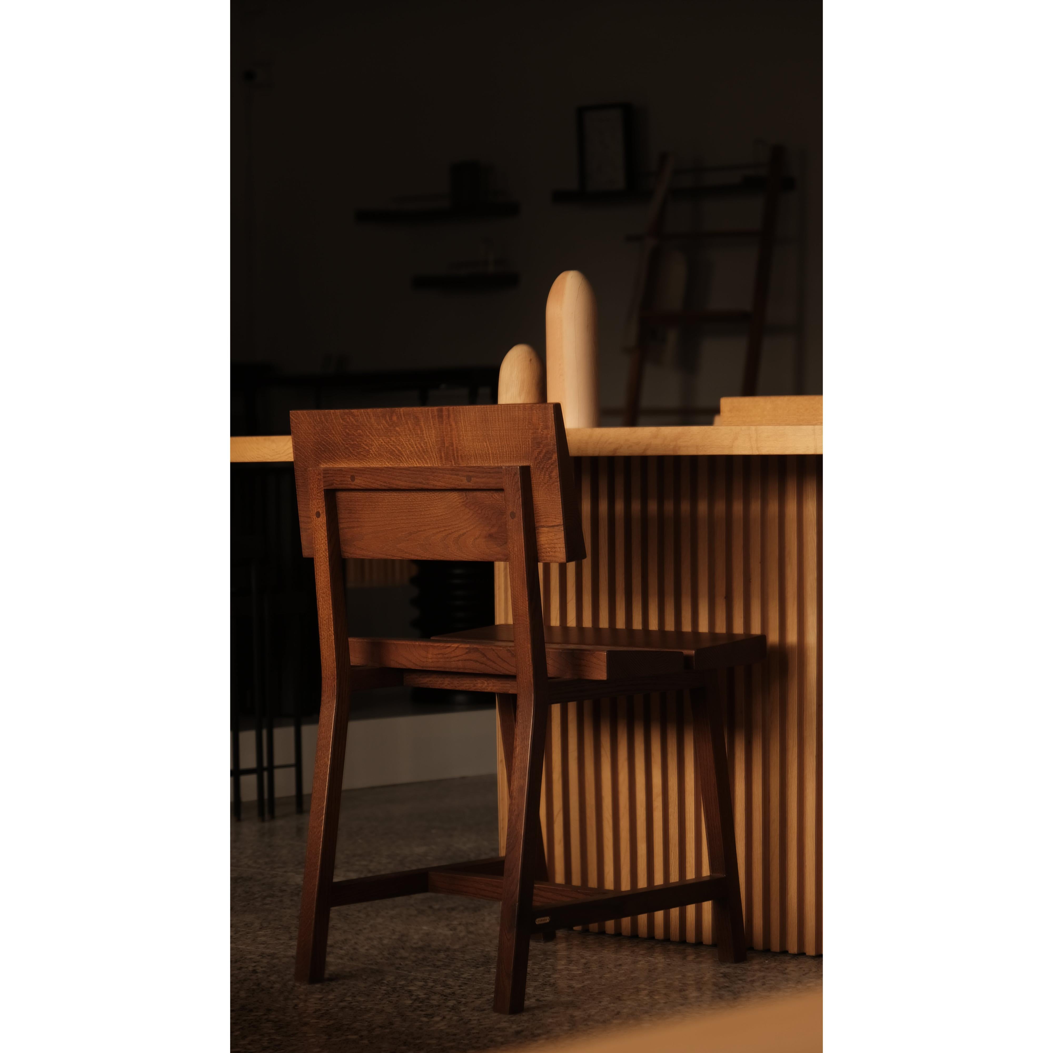 Pi Meşe Sırtlıklı Döşemeli Sandalye Kahverengi