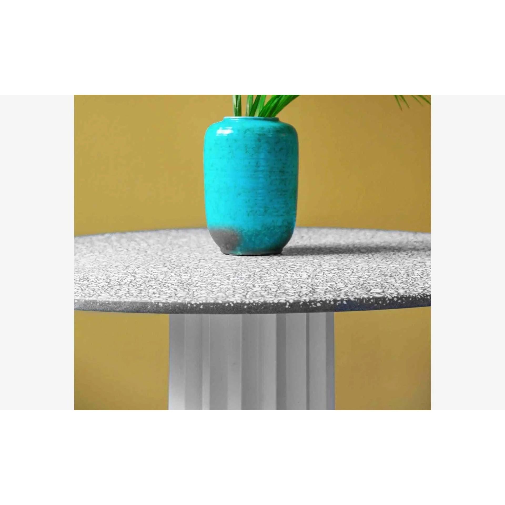 Recalled Yuvarlak Masa Beyaz Metal Terrazzo