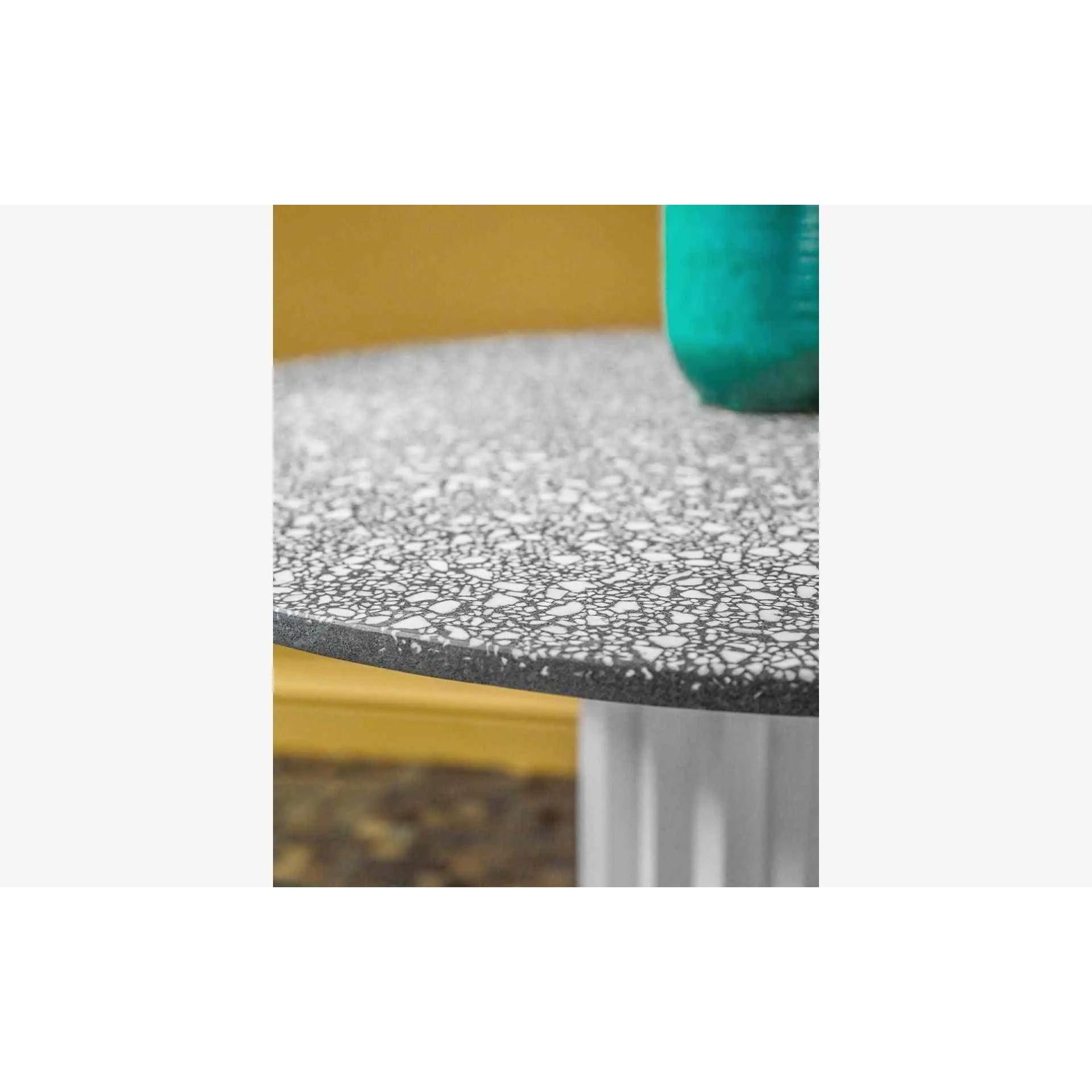 Recalled Yuvarlak Masa Beyaz Metal Terrazzo