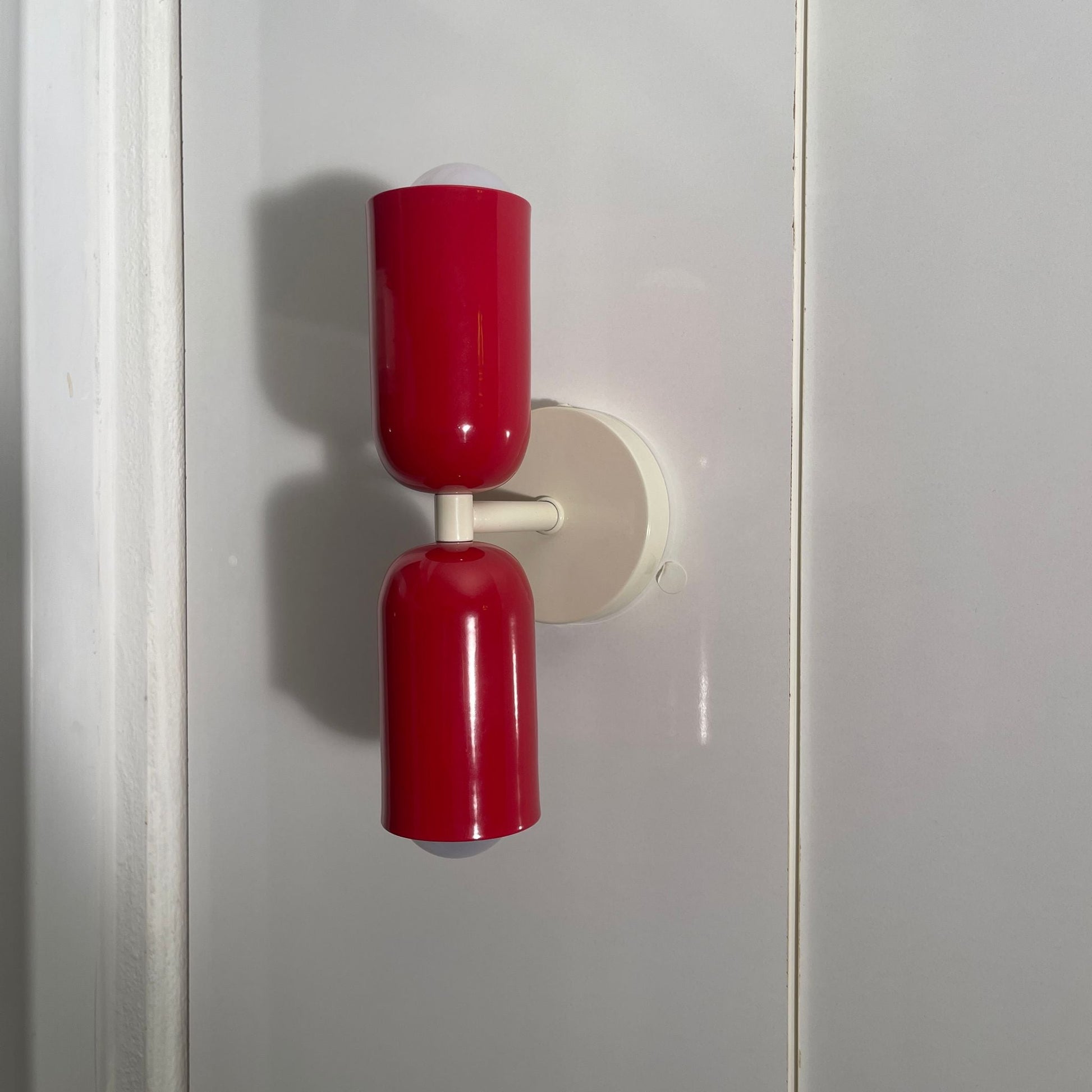 Renkli Capsule Duvar Aydınlatmaları