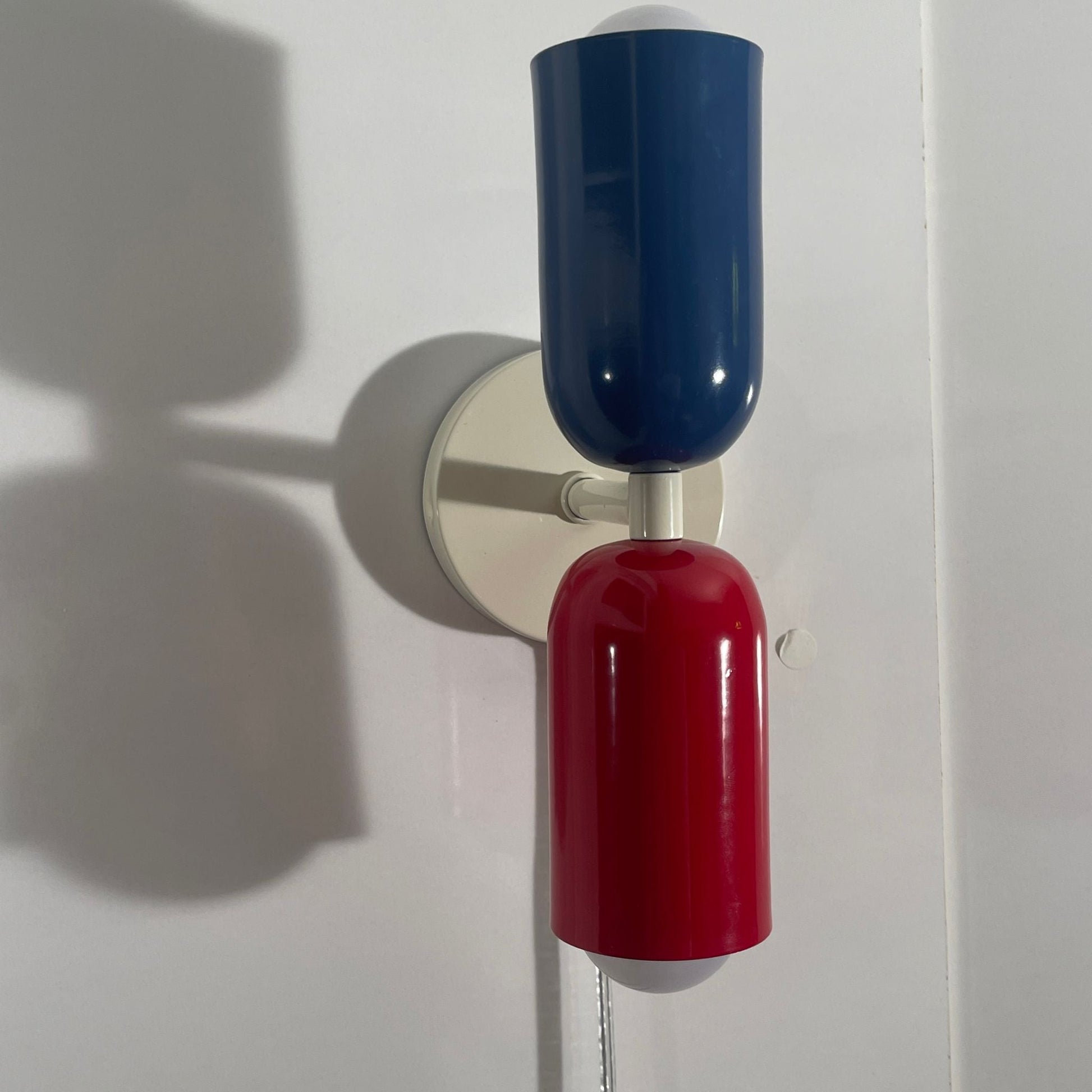 Renkli Capsule Duvar Aydınlatmaları